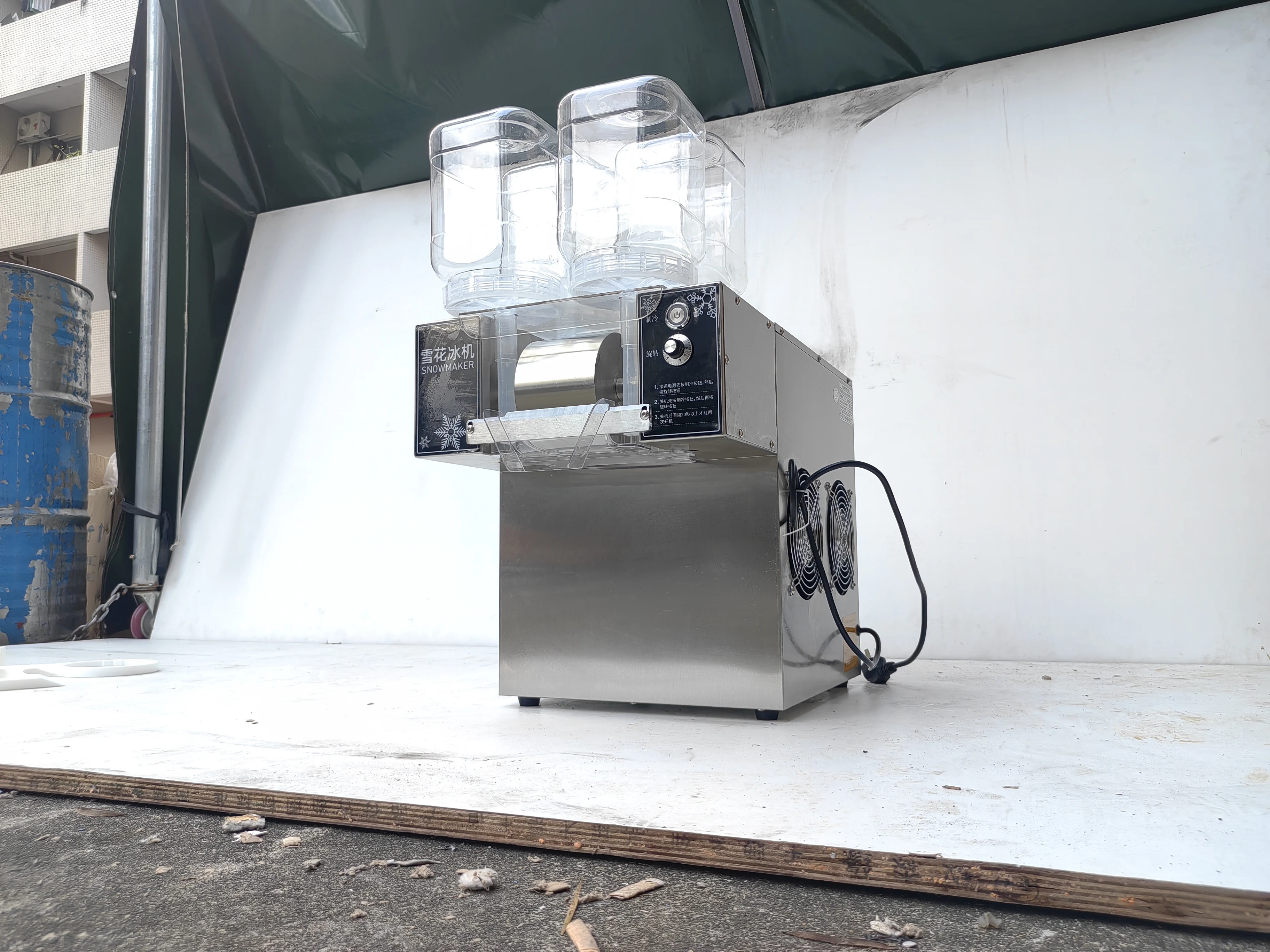 2025年ホットセールス 雪氷製造機 夏用高級スノーメーカーマシン