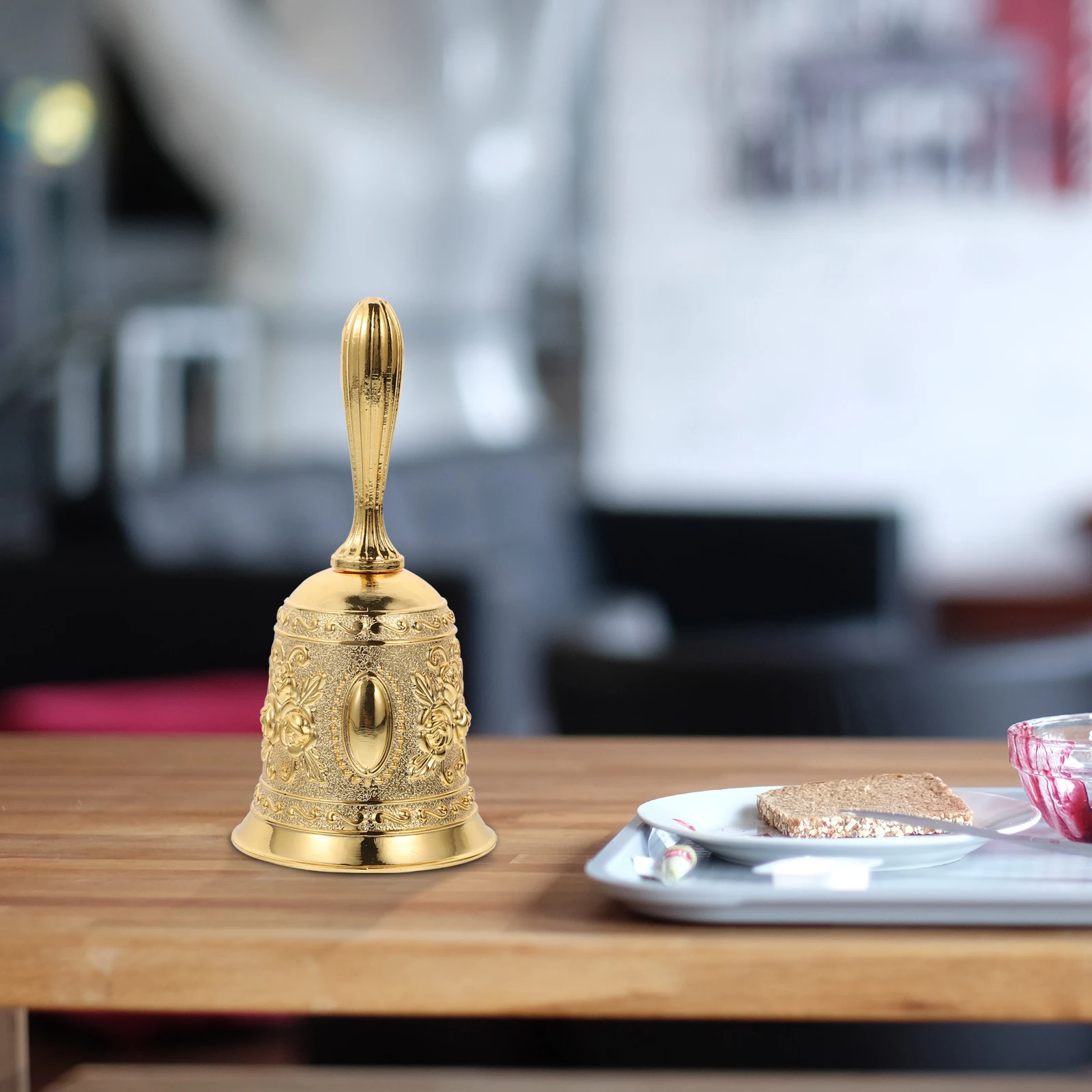 

1Pcs European Style Retro Hand Bell Zinc Alloy Manual Call Bell Loud Ring Restaurant Bar Desk Customer Service Decoration