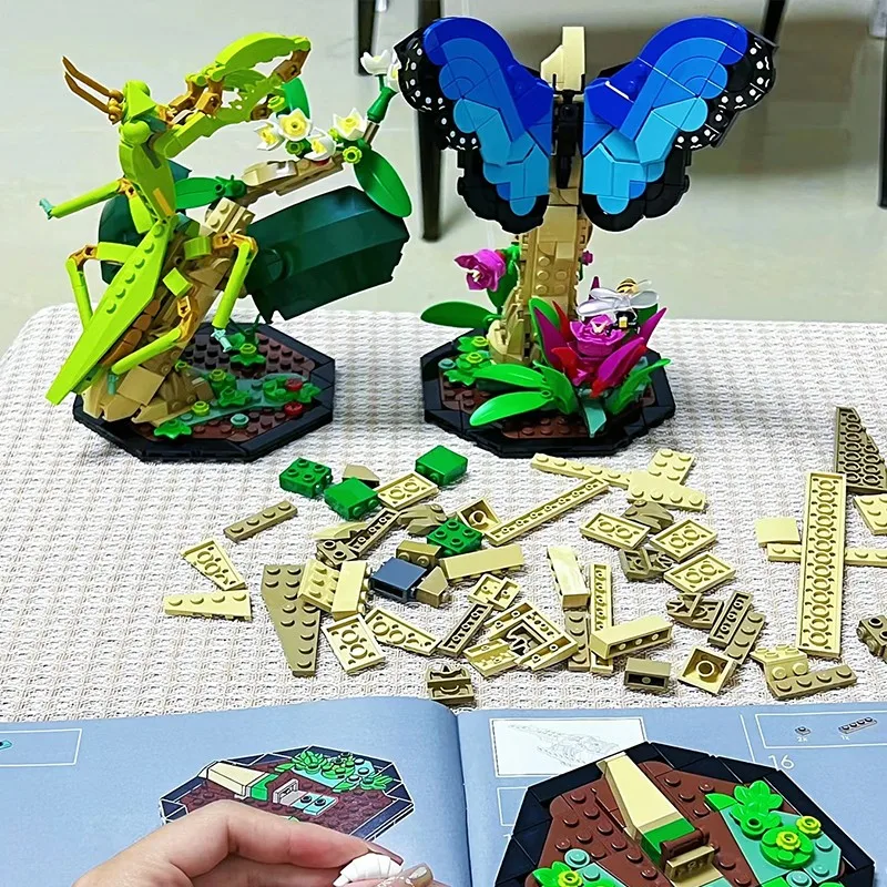 

Ideas 21342 Building Blocks The Insect Collection, Gifts For Nature Lovers, Life-size Morpho Butterfly, Beetle And Mantis Models