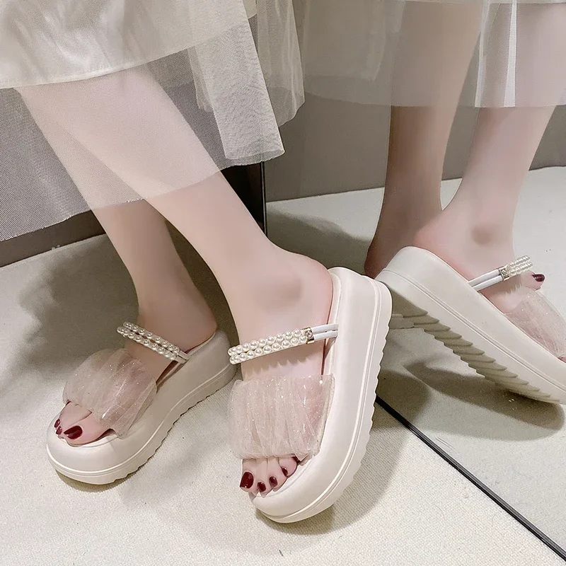 2024 New Pleated Round Head Open Toe Summer Women's  Fashion Pearl Versatile Sandals Thick Sole Elevated Slippers