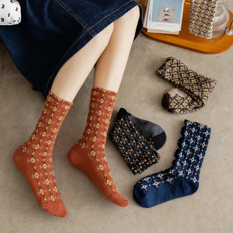 1Pair Cotton Elegant Harajuku Retro Woman Floral Jacquard Socks Vintage Novelty Ethnic Casual Girls Classic sox Autumn Winter