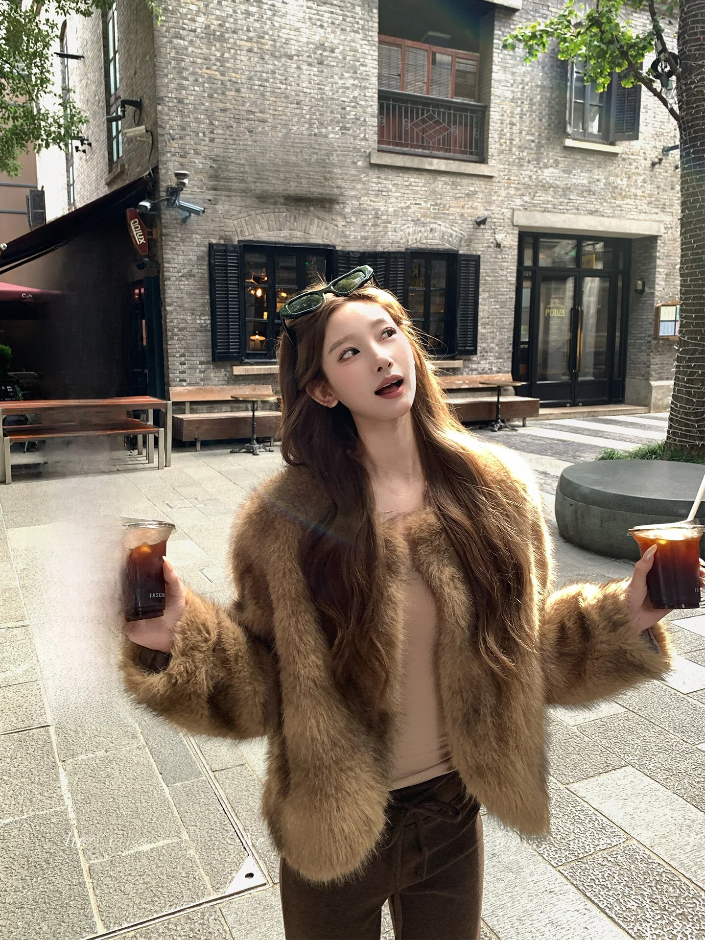 

LIONE Vintage Fur Coat Eco-friendly Dye arp Coffee Color Women's Outerwear round Collar Long Sve Stand Fit Coat