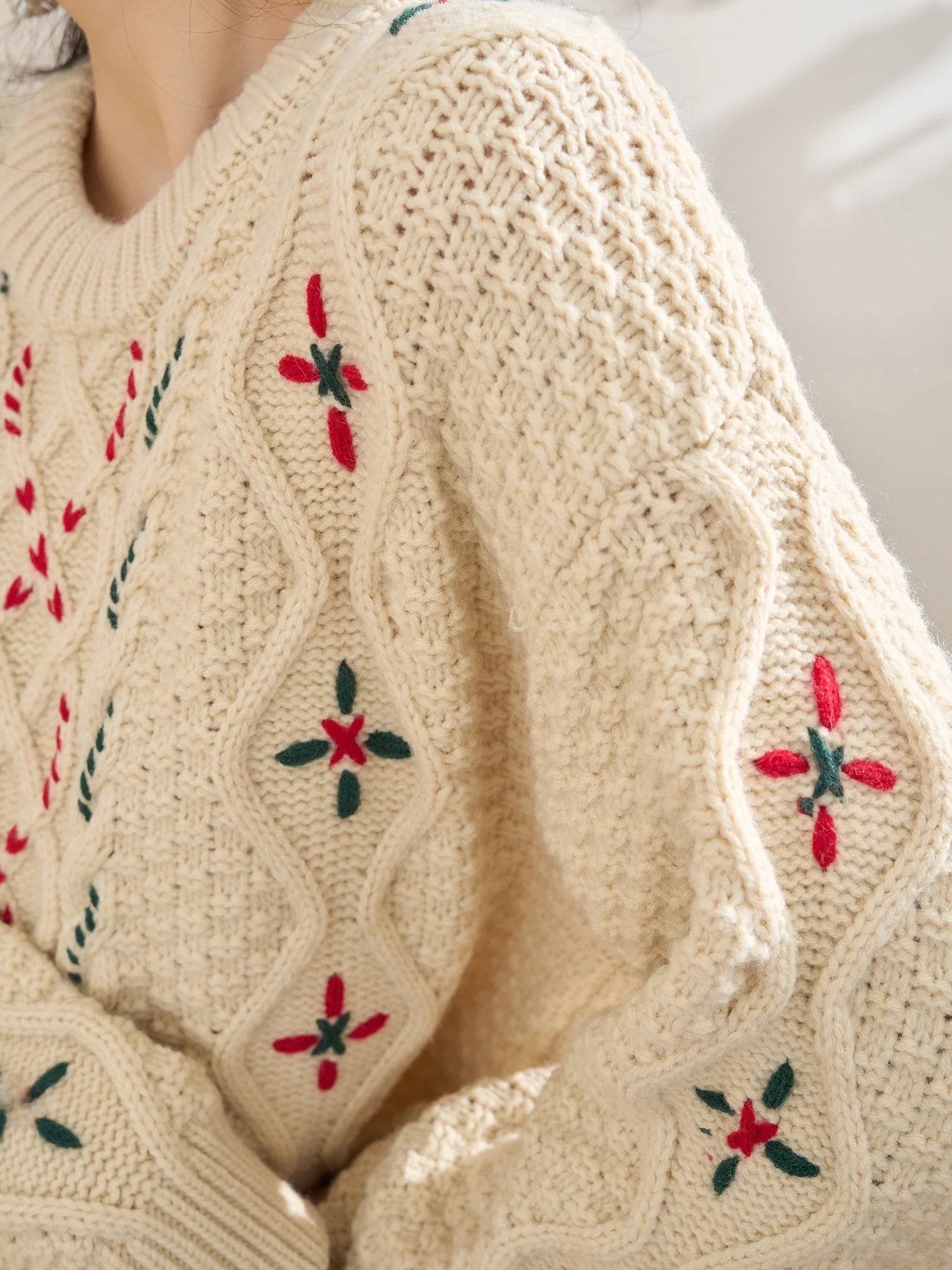 

Новая модель: Женский свитер Flowing Era в стиле ретро с вышивкой Fair Isle, круглой вязки, на трикотажной основе, для ношения под одеждой, с эффектом высококачественного материала