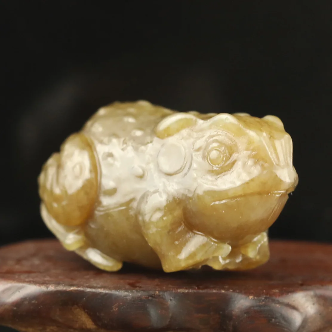 China natural hetian jade hand carved statue frog pendant j