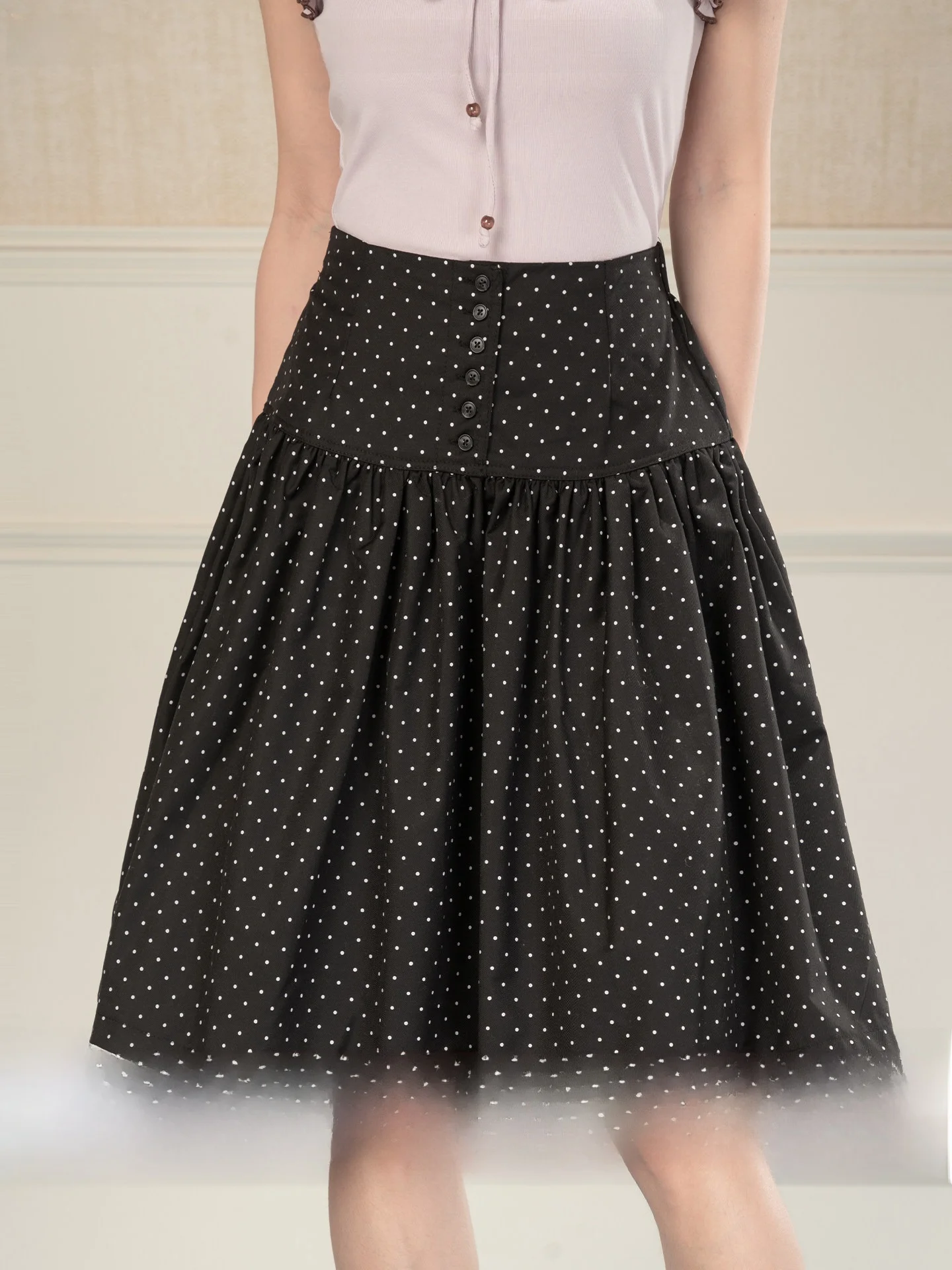 

Heynew Black Polka Dot Button High Waist A-Line Skirt Women's Spring Commute Slimming Short Skirt Fashionable Casual Skirt