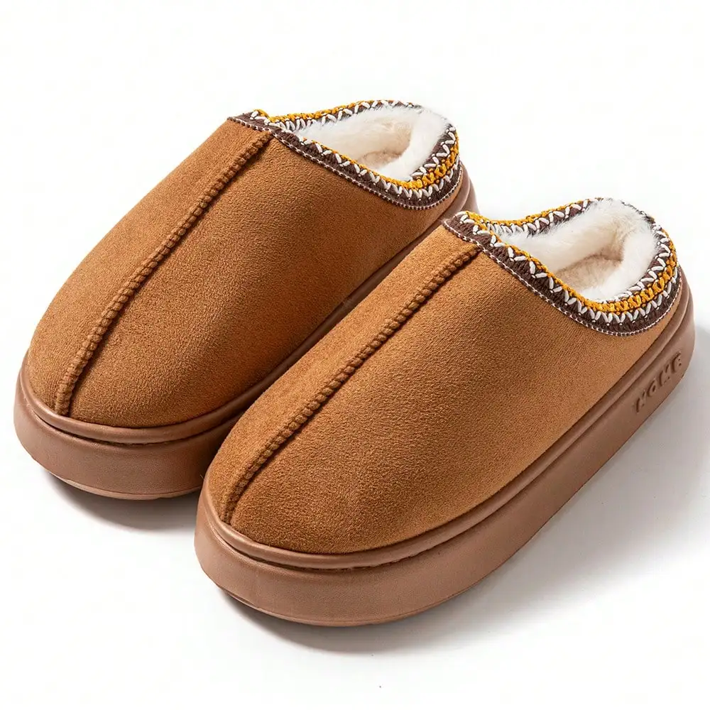 A Pair Of New Winter Casual, Cute And Sweet Style Women's Slippers With Added Fleece And Thickening, Comfortable, Soft And Warm Inner Shoes, And Large-Sized Indoor Silent And Anti-Slip Men's Slippers For Couples