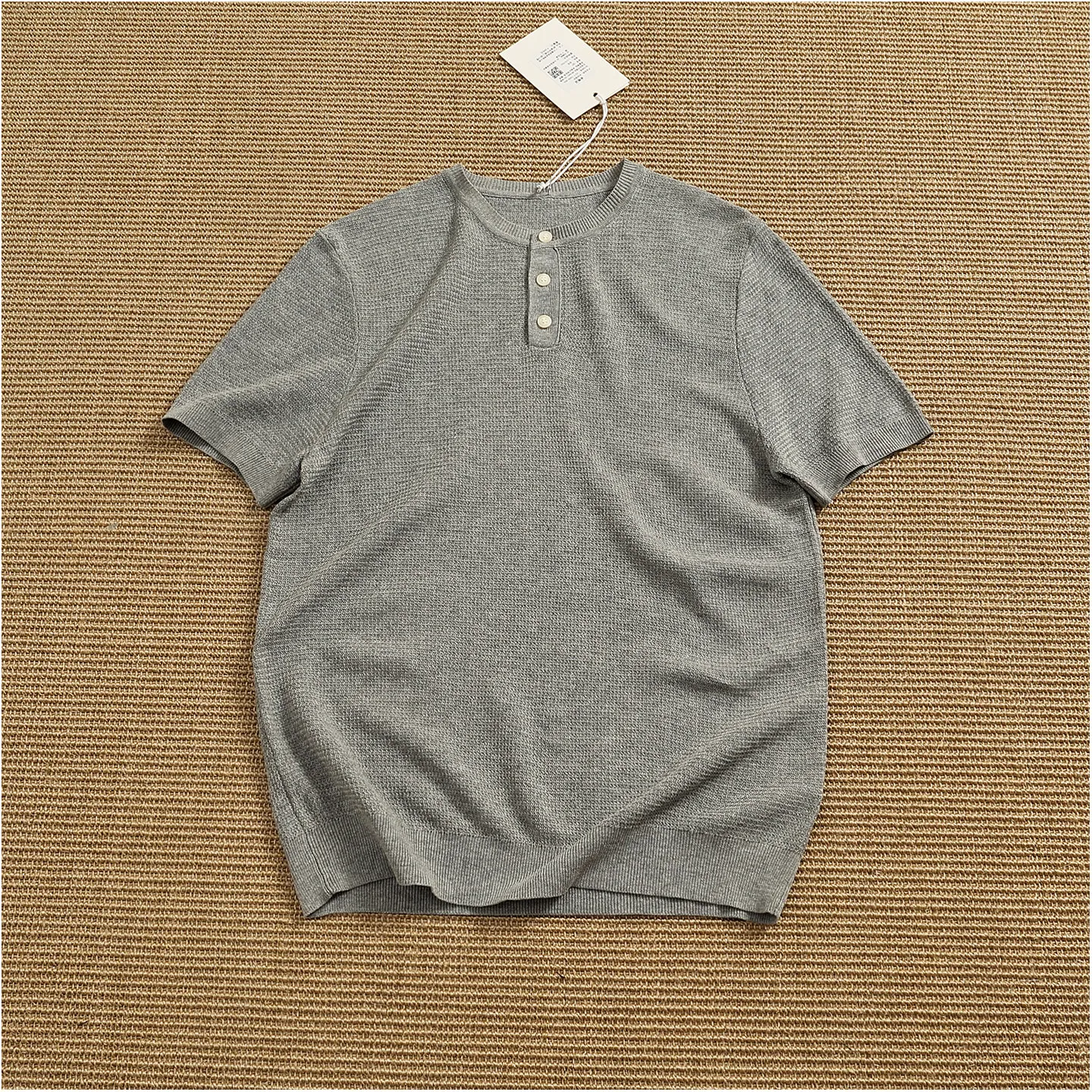Camiseta de Verano Nueva Estilo Americano Retro de Manga Corta con Cuello Henley de Lino Tejido para Hombre, Simple, Transpirable y Fresca, Tops Casuales