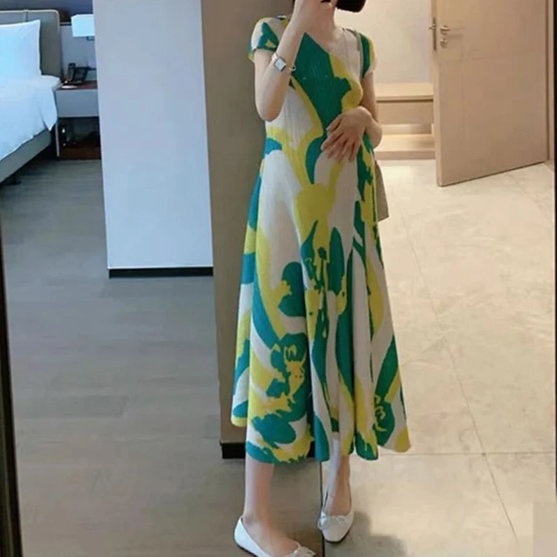 Temperament slim dress pleats 2024 new loose fashion Western-style V-neck green floral print big fashion skirt summer dress