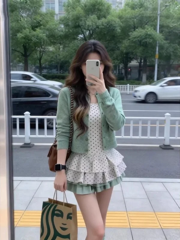 

Sweet Polka Dot Knitted Two-Piece Set for Women Summer 2026 New Style Layered Top Ensemble Fashionable Vest And Cardigan