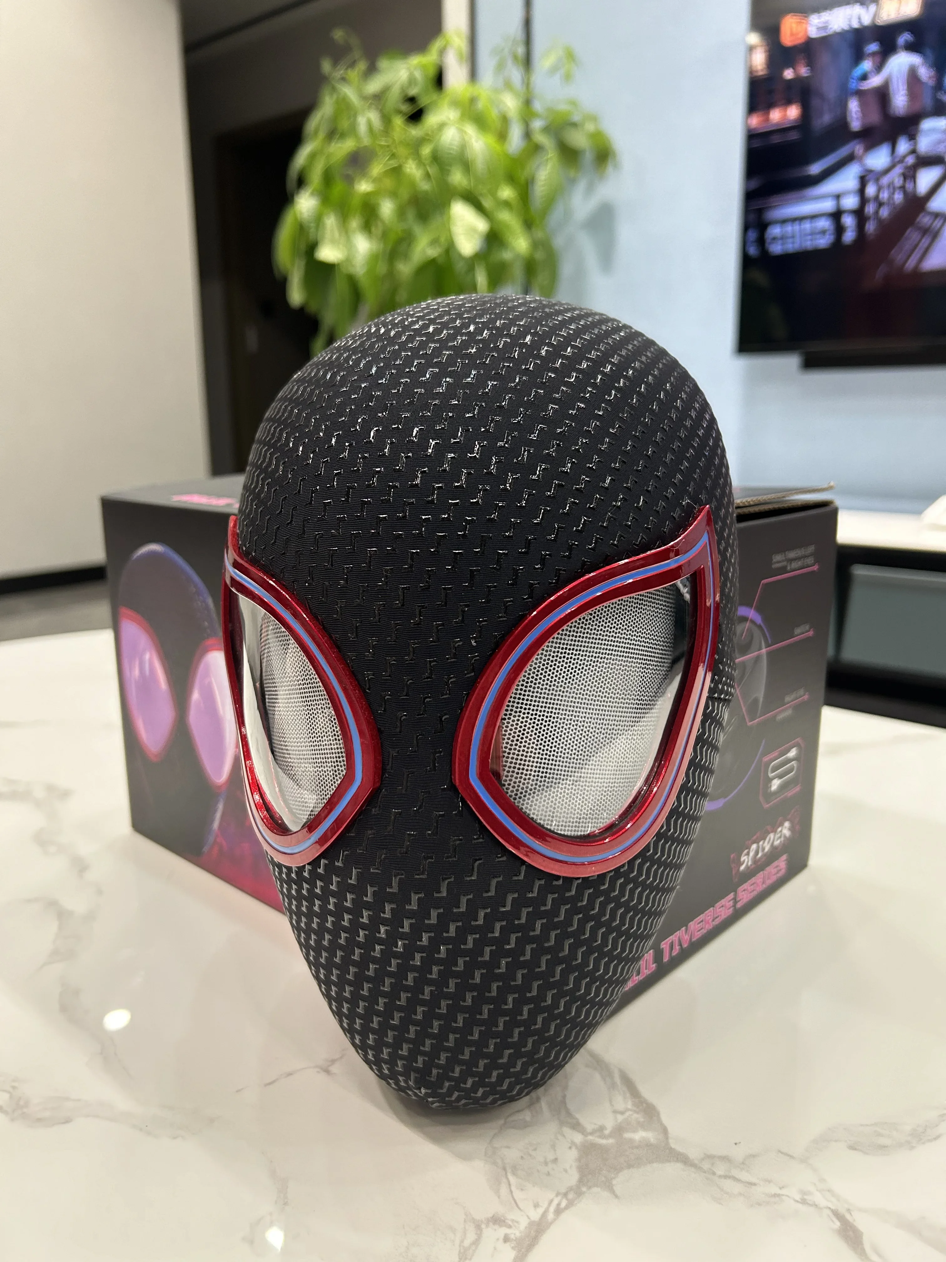 Anime Miles Spiderman Elektronische Maske Halloween Cosplay Kopfbedeckung Bewegliche Augen mit Licht 1:1 Fernbedienbare Maske Spielzeug Geschenke für Erwachsene – Detail 6