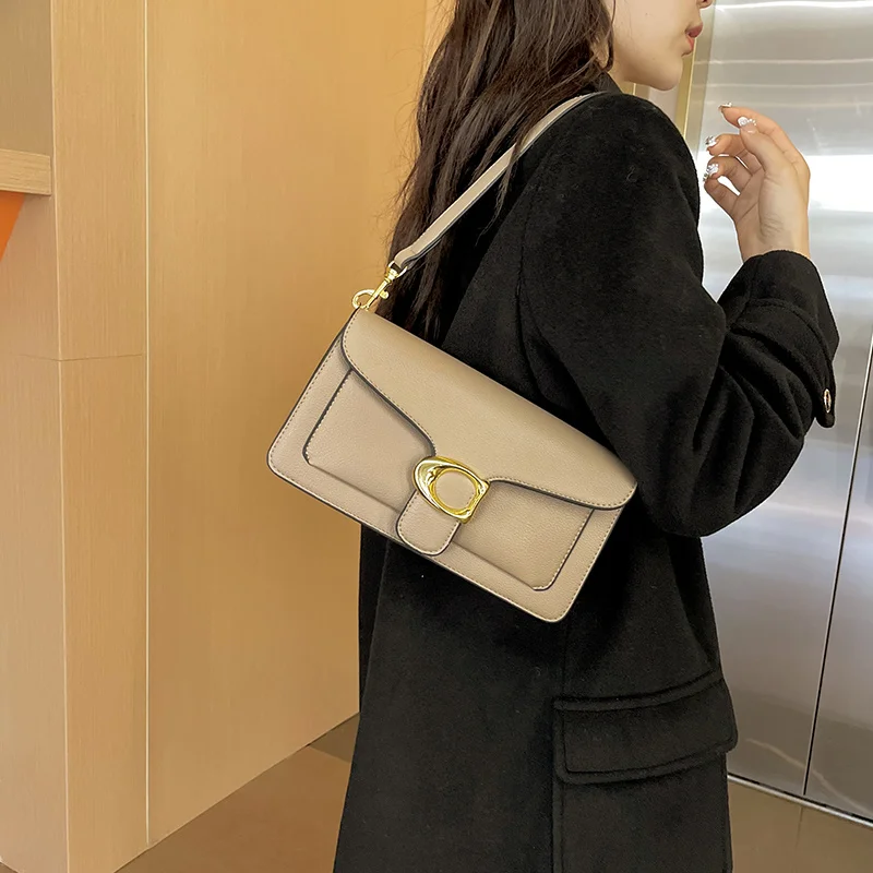 حقيبة مصممة جديدة لعام 2025 - حقيبة كروس ذات نسيج واحد راقية وعصرية ومتخصصة، حقيبة صغيرة كلاسيكية تحت الإبط