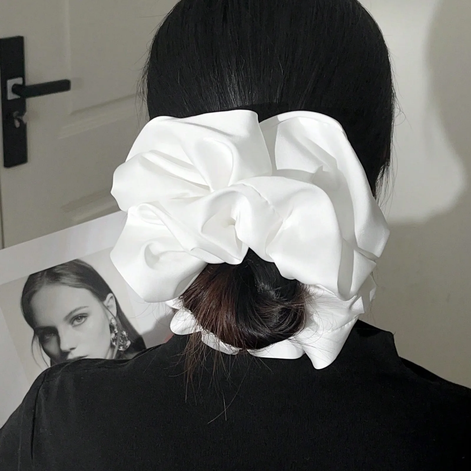 1pc White Faux Silk Super Large Fluffy High Elasticity Soft Smooth Texture Fashionable Casual Comfortable Wear All-Match Women's