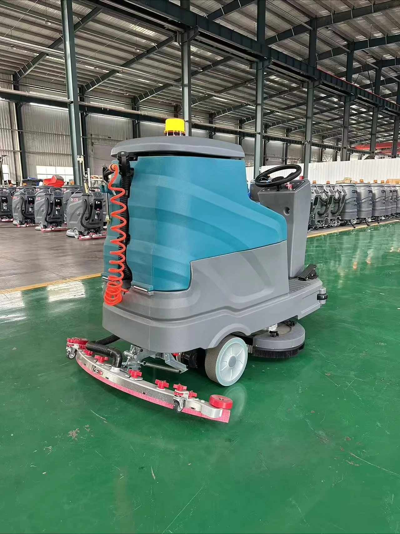 دفع ماكينة غسل الأرضيات الصناعية روبوت التنظيف بالضغط العالي وظيفة التعقيم لتنظيف مساحة كبيرة في فندق المستشفى