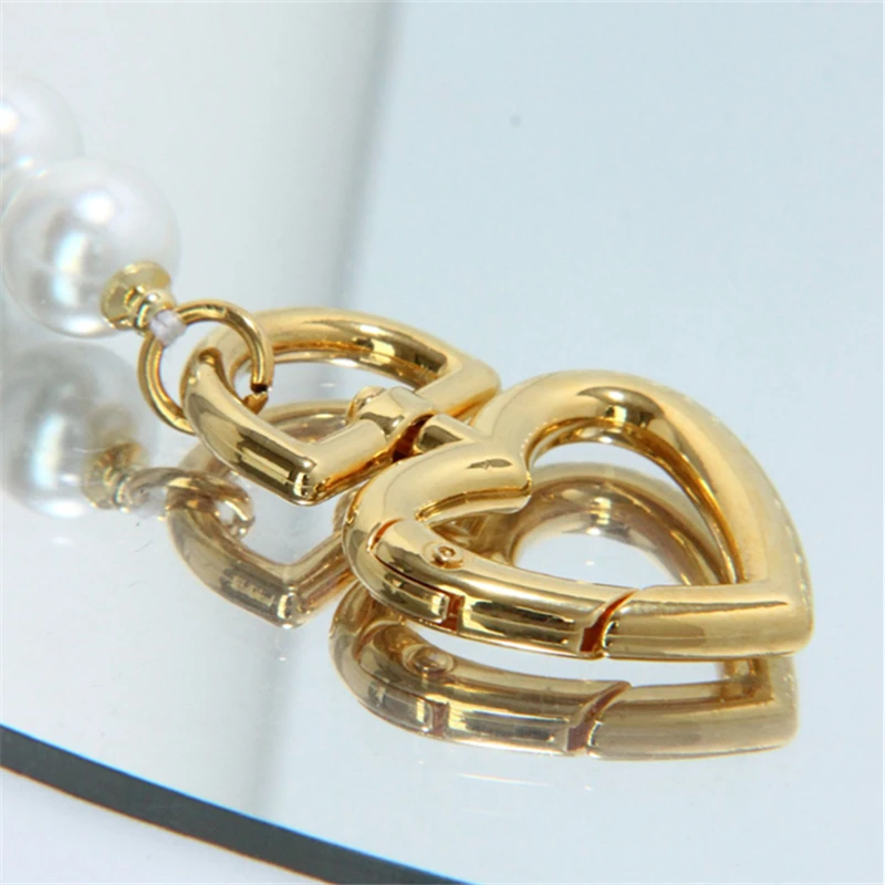 Imitation pearl necklace 2024 simple and stylish. Exquisite pattern for women. Charm necklace. Girls jewelry party gift