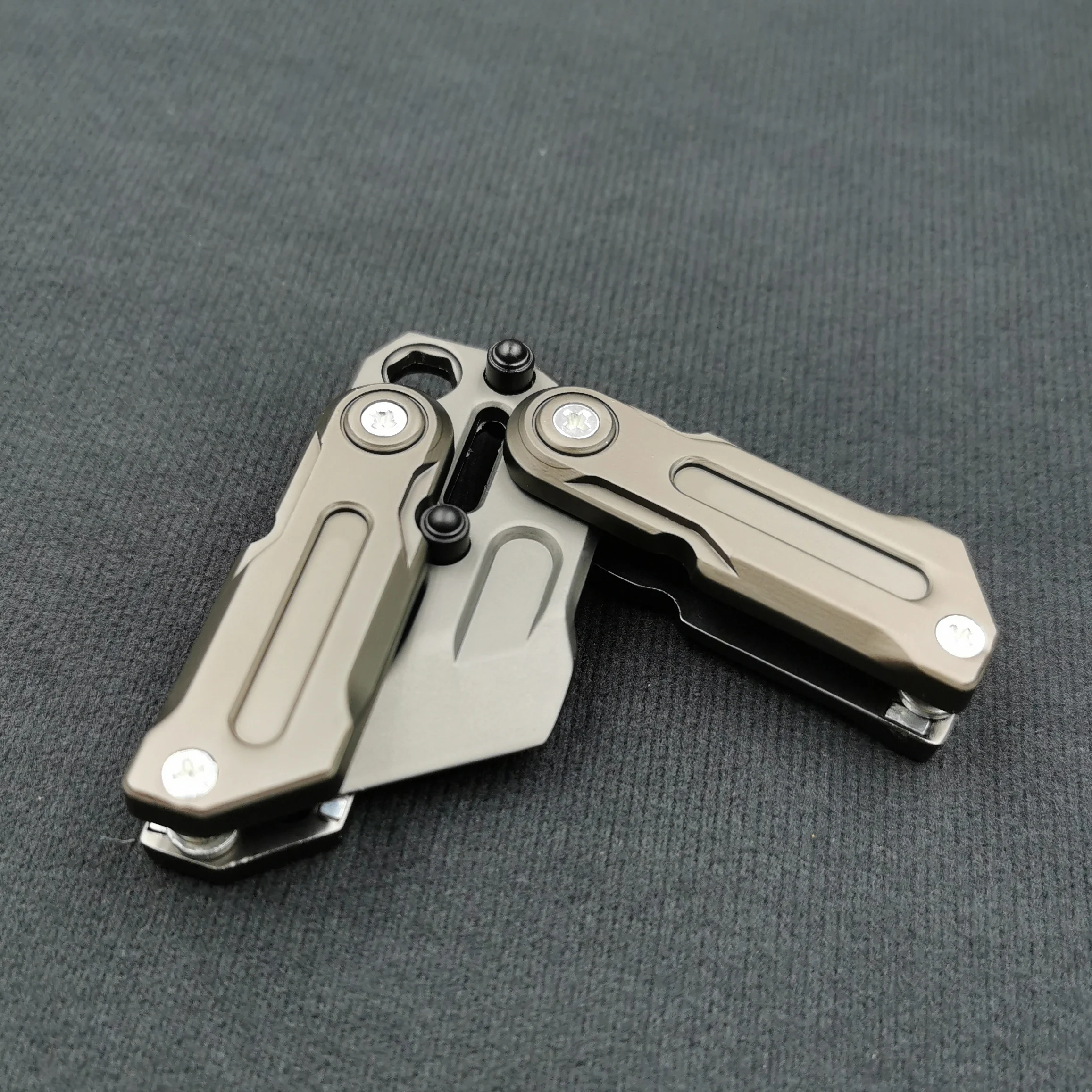 Metal Magnetic Fidget Coin EDC Adult Multifunctional Crowbar Slider Decompression Toy Anxiety Stress Relief Gift