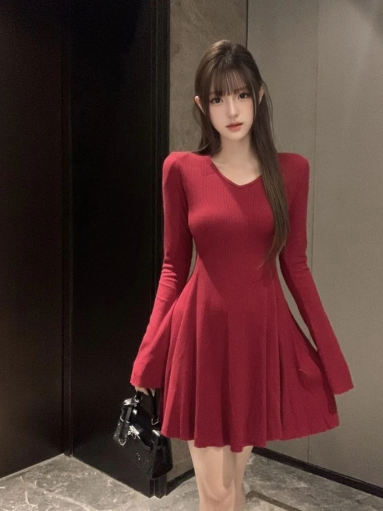 فستان محبوك برقبة على شكل حرف V مع أكمام مرفرفة، فستان نسائي نقي وجذاب، فستان قصير للتخسيس، خط أوروبي على شكل حرف A