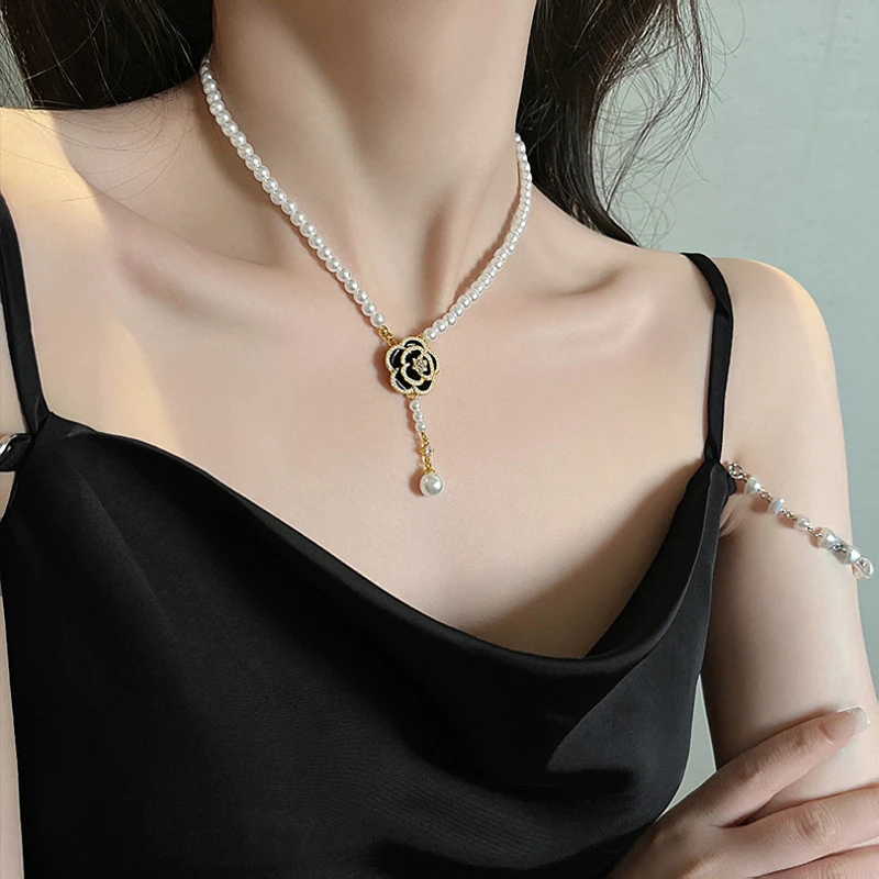 Fashion Beautiful Camellia Rose Pearl Necklace Exquisite Craft Personality Creative Pendant Family Gift