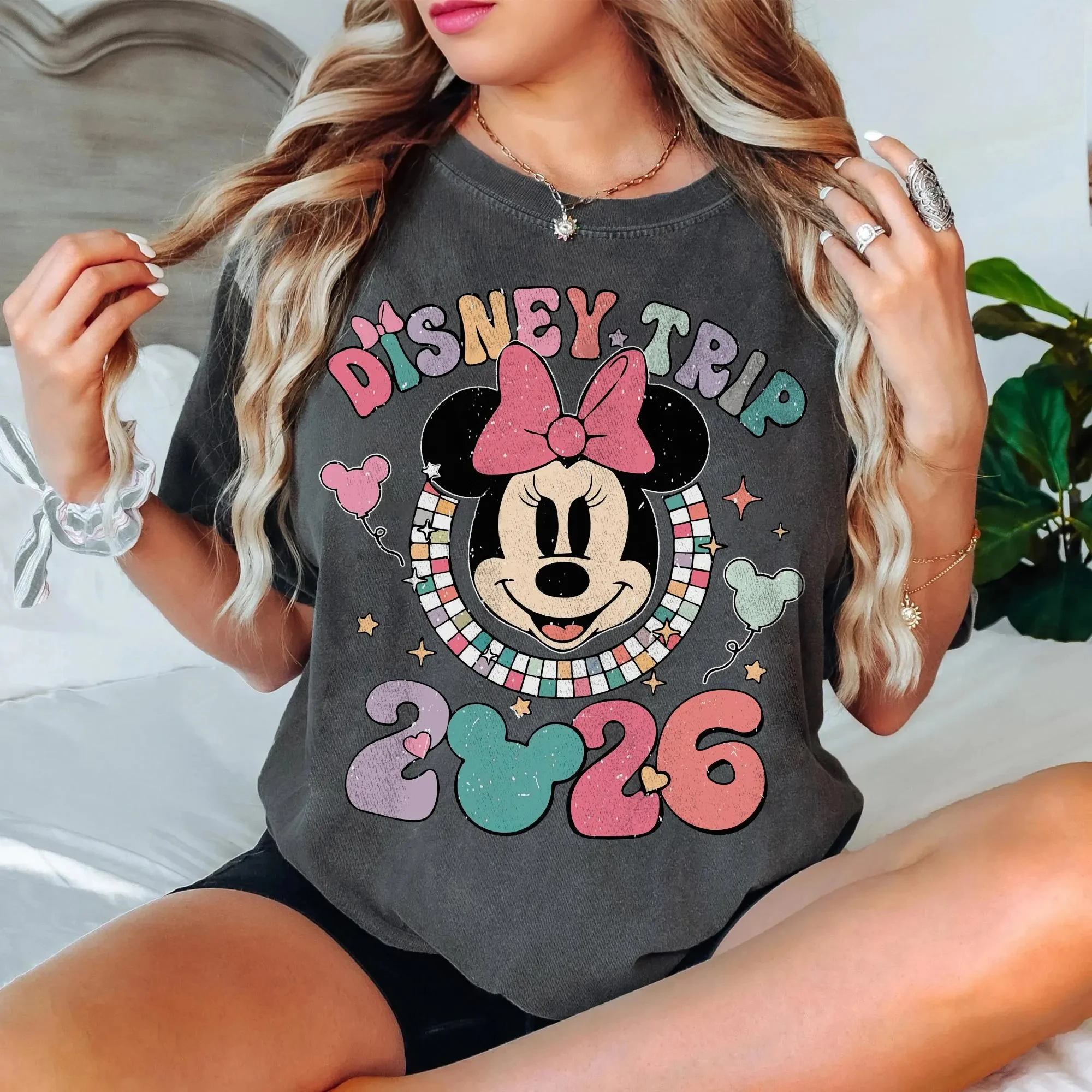 قميص ديزني تريب ريترو ميني المربعات لعام 2026، تي شيرت عطلة عائلية باستيل، قميص ديزني لاند السعيد للعام الجديد
