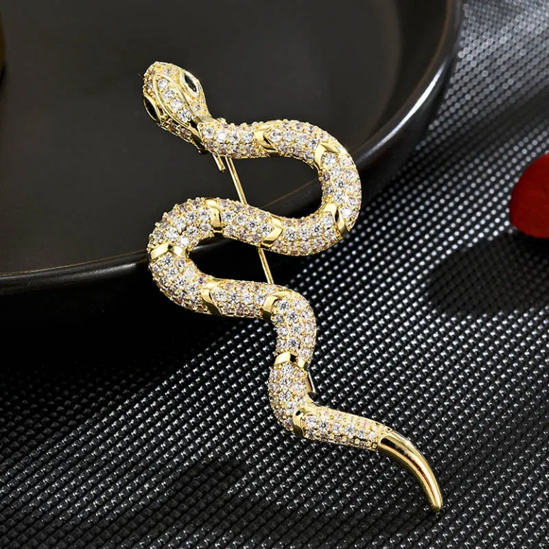 

Fashion Snake Titanium Steel Micro-Inlaid AAA Zircon Silver Needle Luxury Retro Brooch