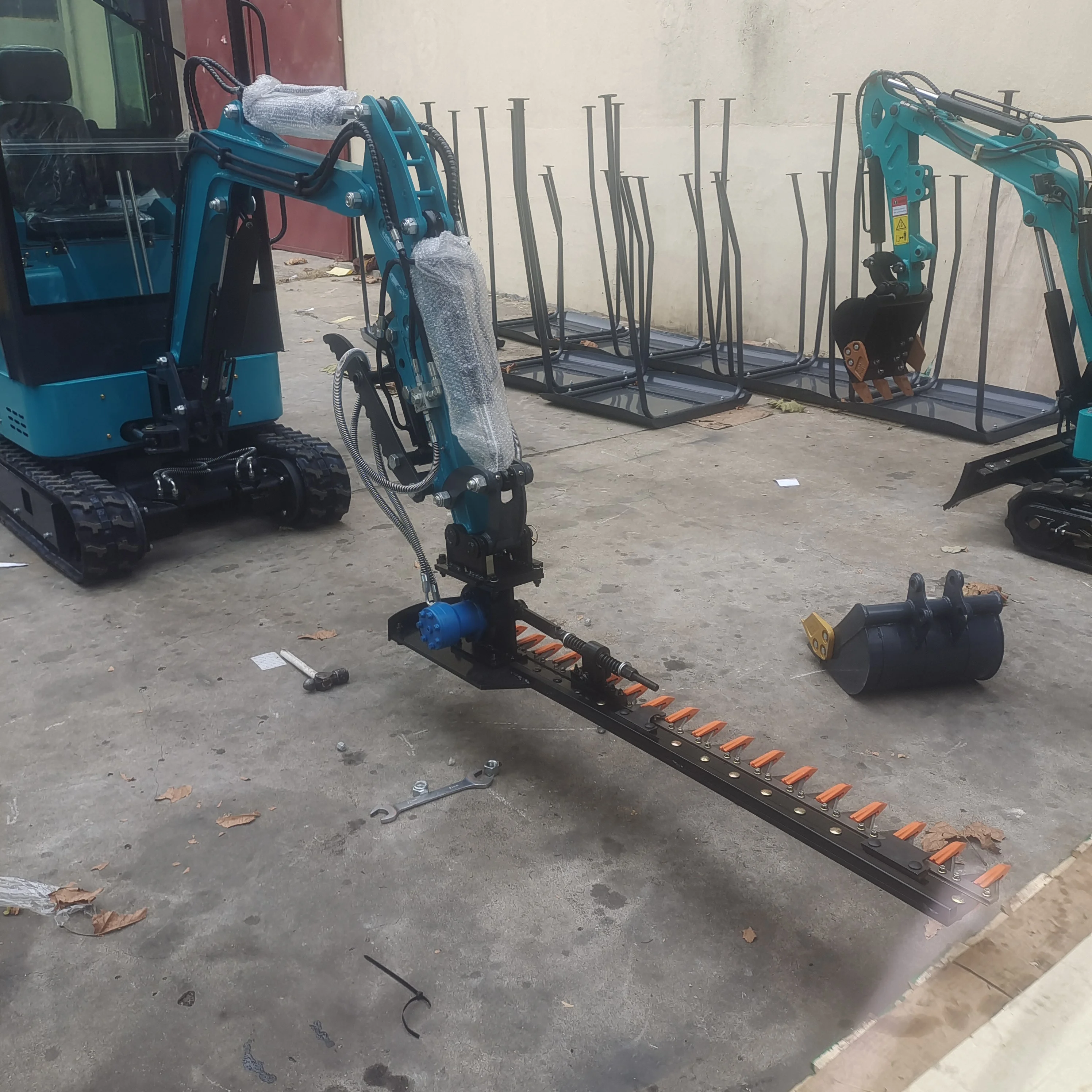 20251.5톤 농업용 굴삭기 부품, 파쇄 해머 천공기, 리퍼, 울타리 트리머, 퀵 체인지 스팟 판매