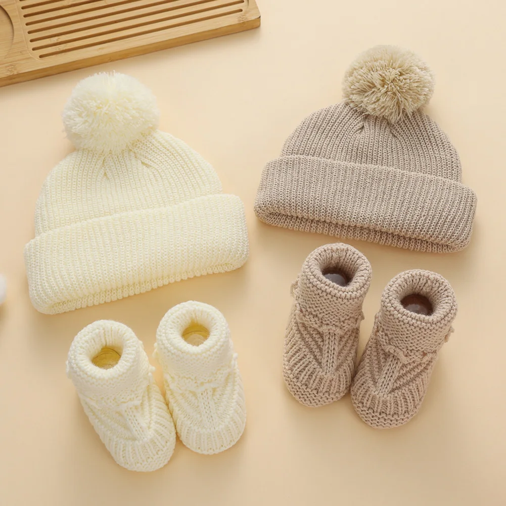 

2 шт./компл., милые вязаные детские шапки-тюрбаны с помпонами и однотонные короткие носки для детей 0-12 месяцев, чулки, детские носки до щиколотки, обувь, осенне-зимние шапки
