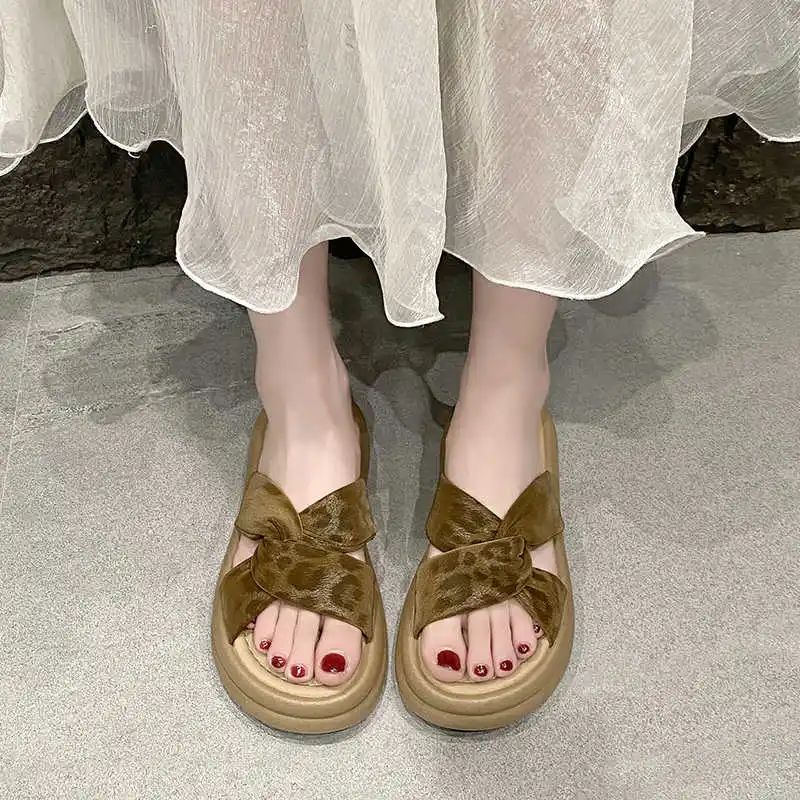 Pantoufles de basket-ball blanches Super légères pour femmes, chaussures d'été, sandales pour femmes, baskets de Sport, fournisseurs moins chers