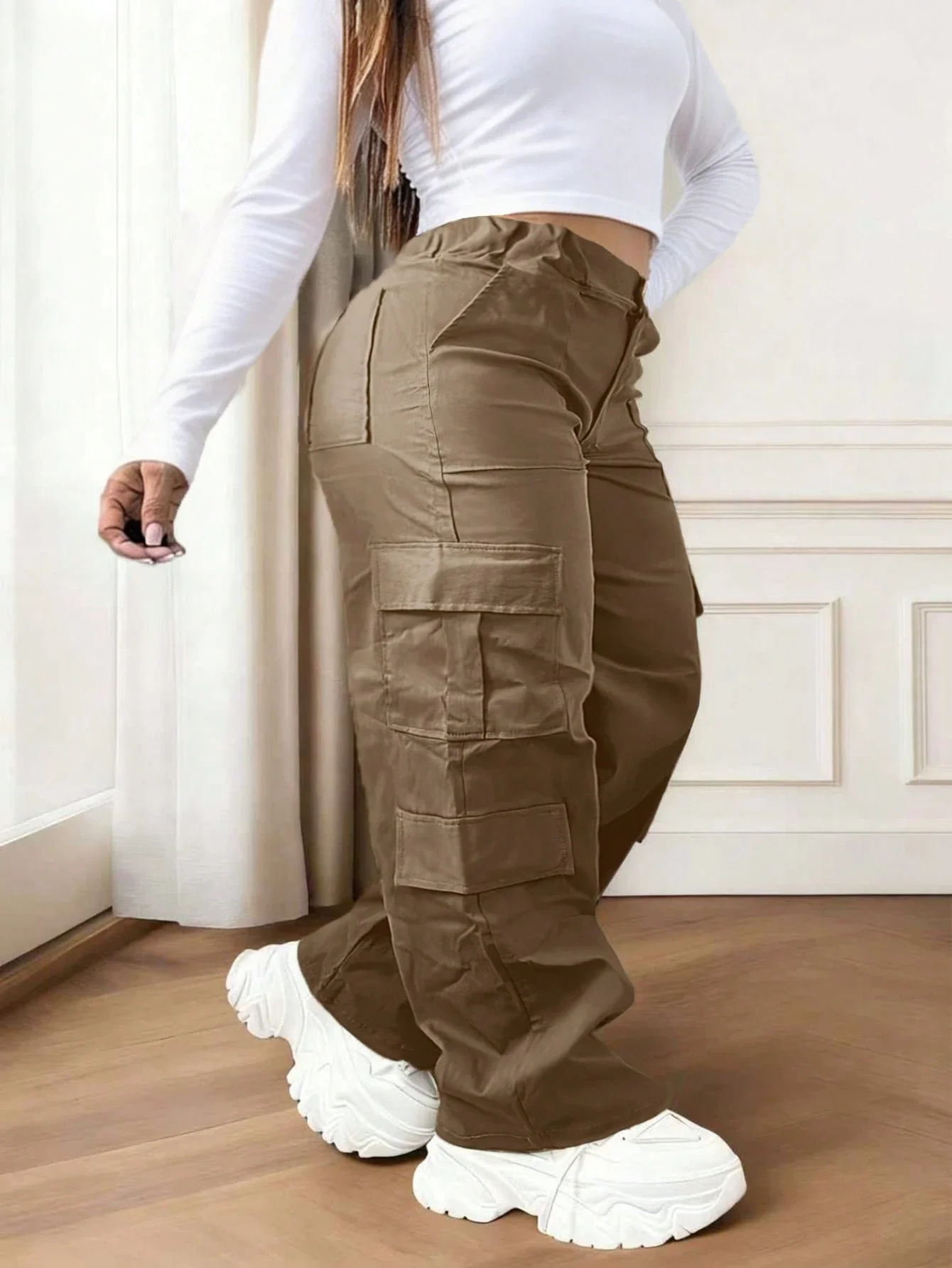 Calças Cargo Femininas em Marrom, Corte Solto, Cintura Elástica, Moda Casual Plus Size