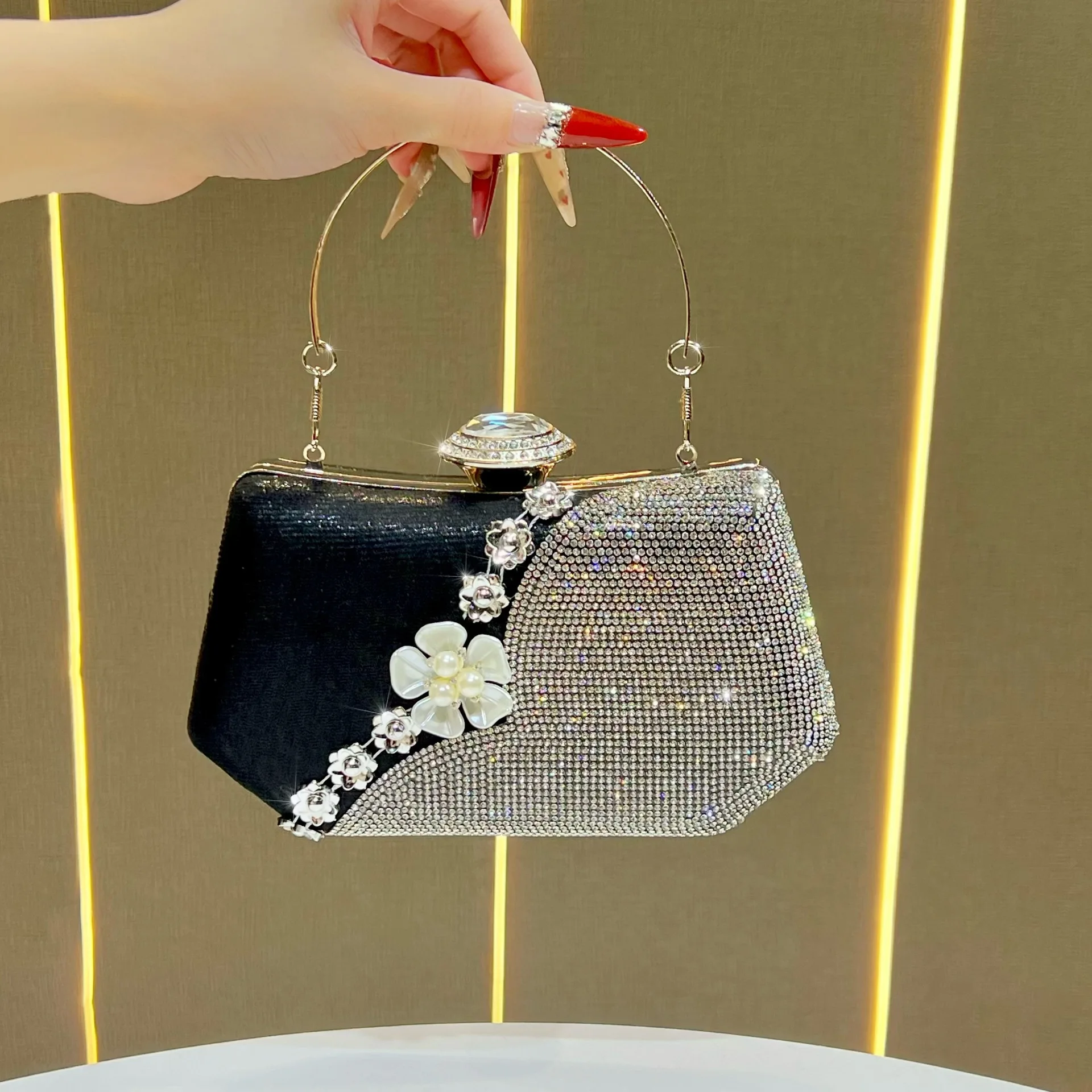 

Luxury Shiny Diamond Ladies Clutch Fashion Chic Party Ladies Clutch Suitable for Dinner Bags
