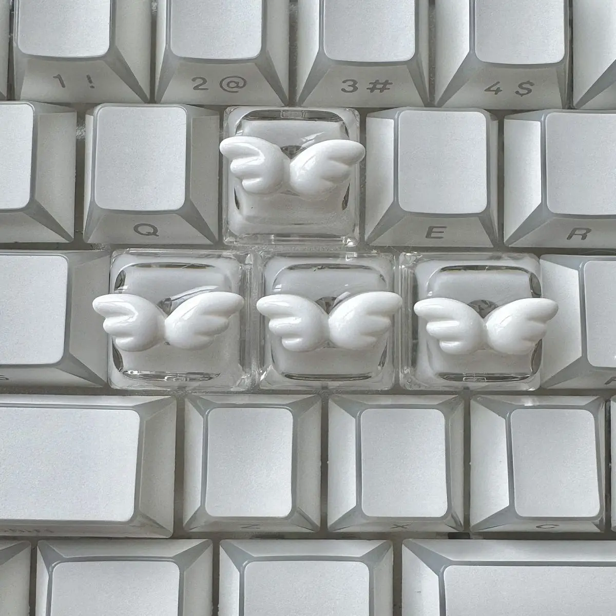New DIY personalized wing keycaps with transparent three-dimensional R4 high transparency and high aesthetic value keycaps