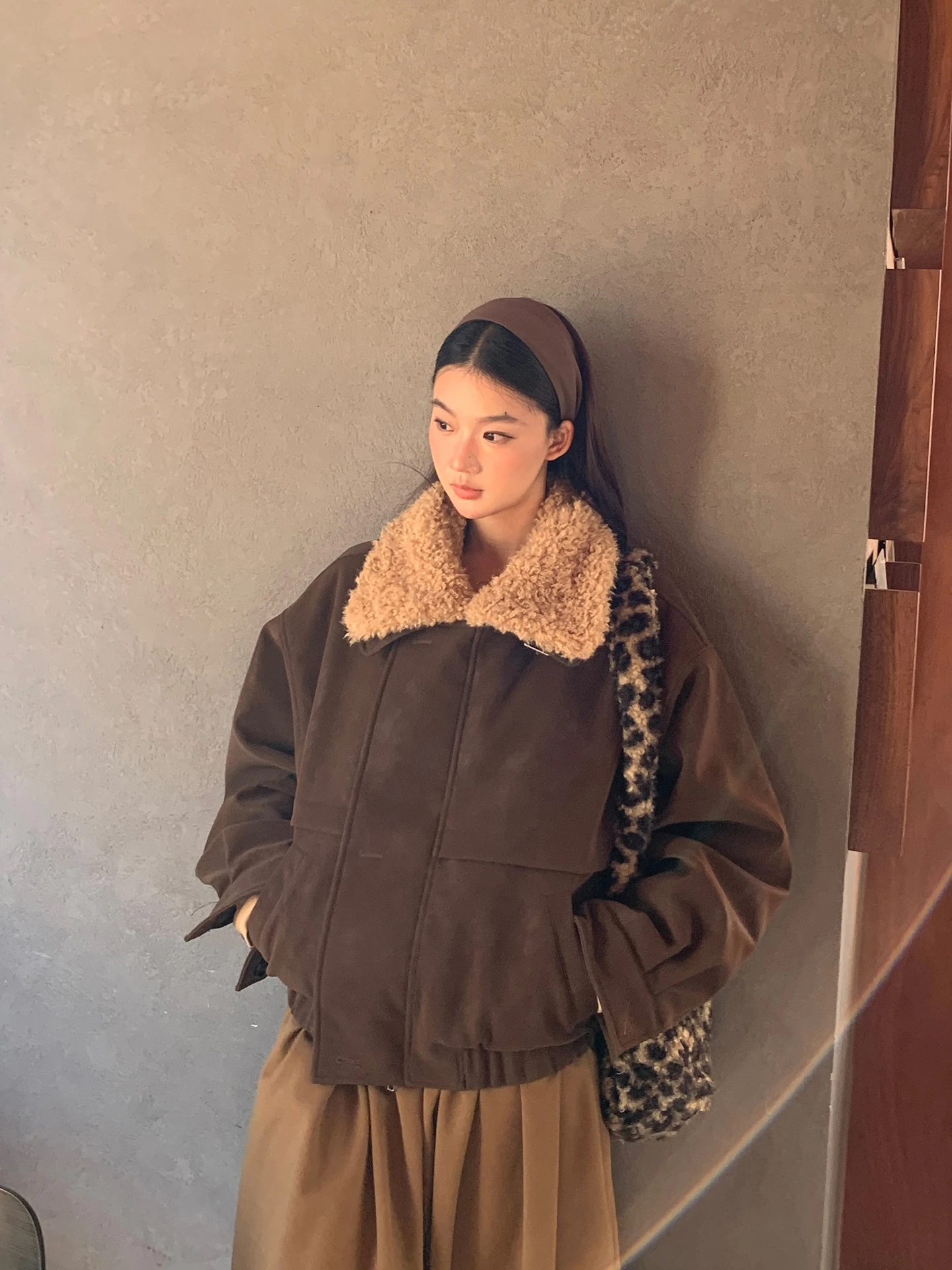 Chaqueta Acolchada Corta para Mujer, Invierno 2025, Nuevo Estilo, Cuello de Piel, Capucha, Mezcla de Aodón Marrón Coreano, ...