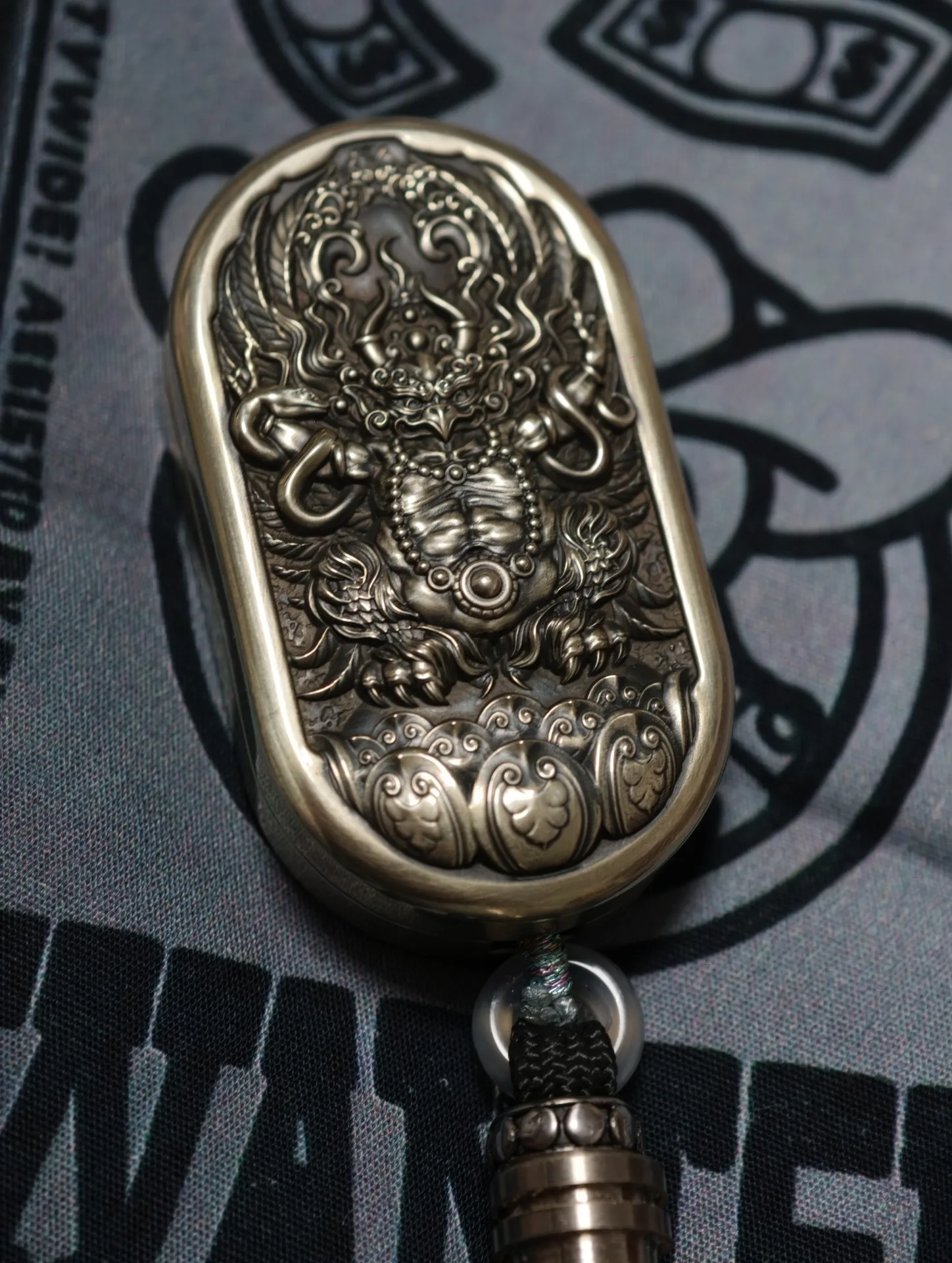Used EDC Leyang, Magic Art, White Copper Fine Carving Dapeng Bird Push Card, Second-hand Near
