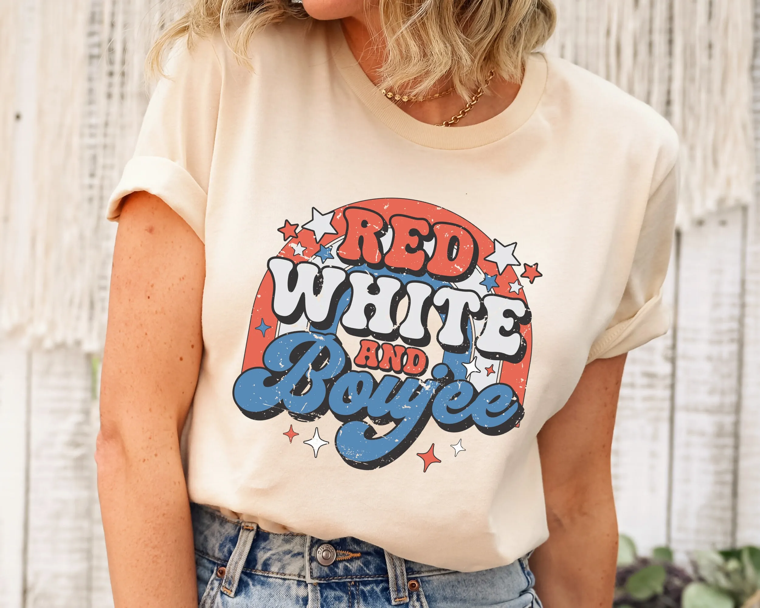 Camiseta roja blanca y Boujee Retro Groovy 4 de julio Arco Iris patriótico Feliz Día de la Independencia Memorial