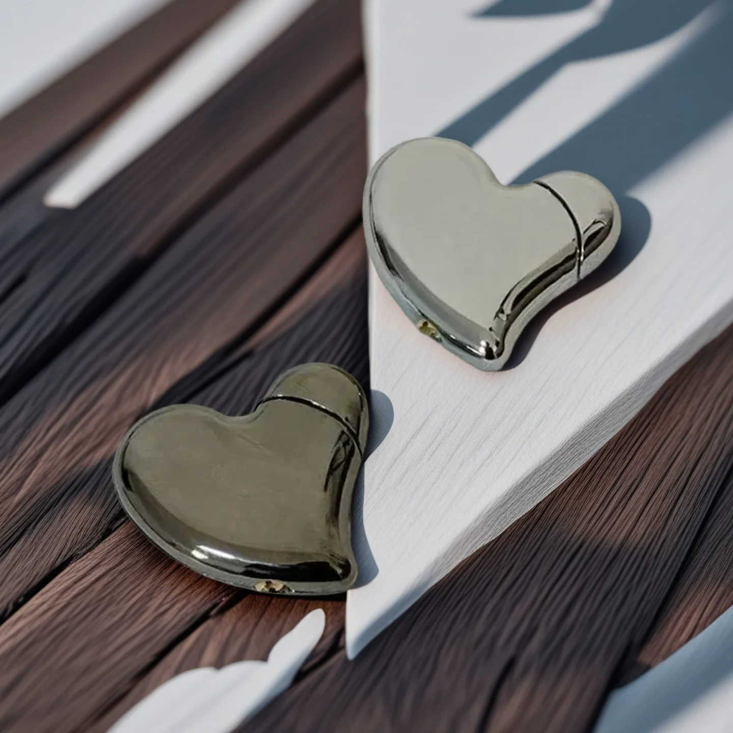 

High End Luxury Heart-Shaped Lighter Made Of Metal Material Portable And Personalized Design Men's And Women's Light Luxury Gift