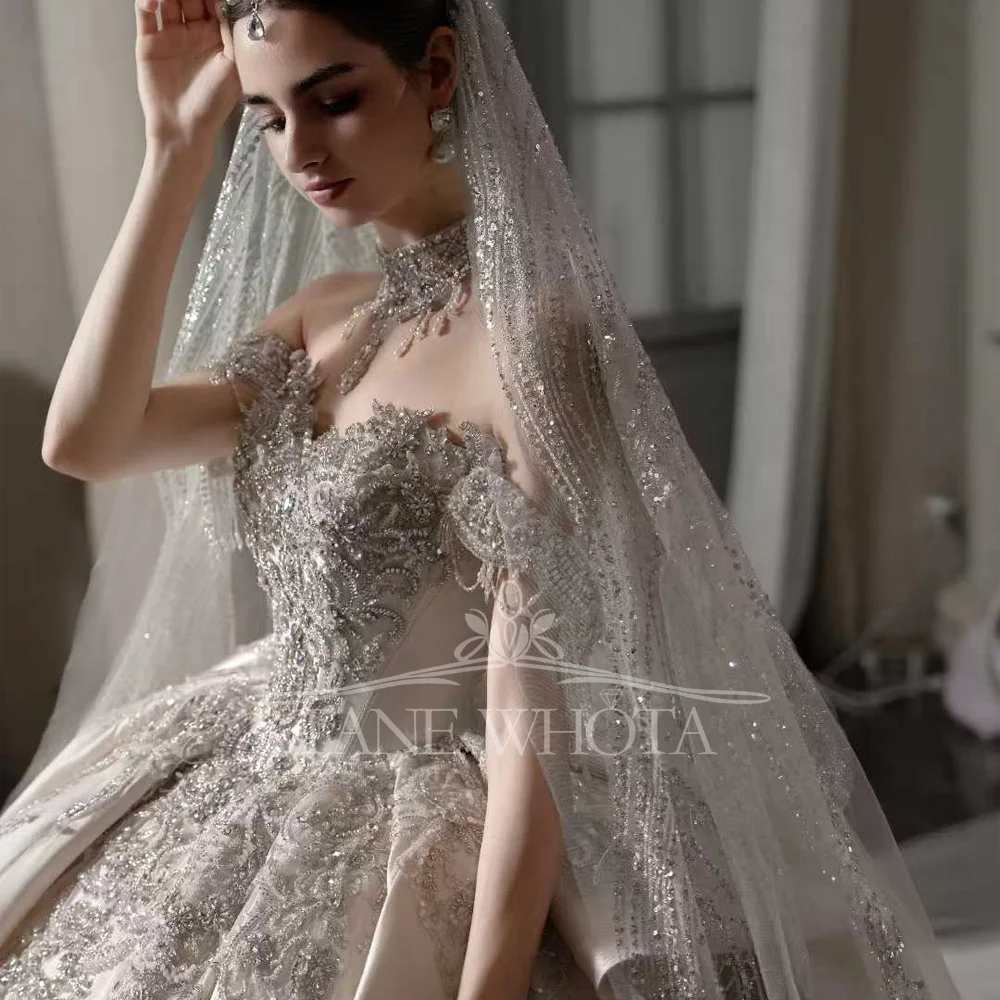 Luxe roze baljurk trouwjurk met lovertjes voor de bruid met afneembare mouw en kralen op maat