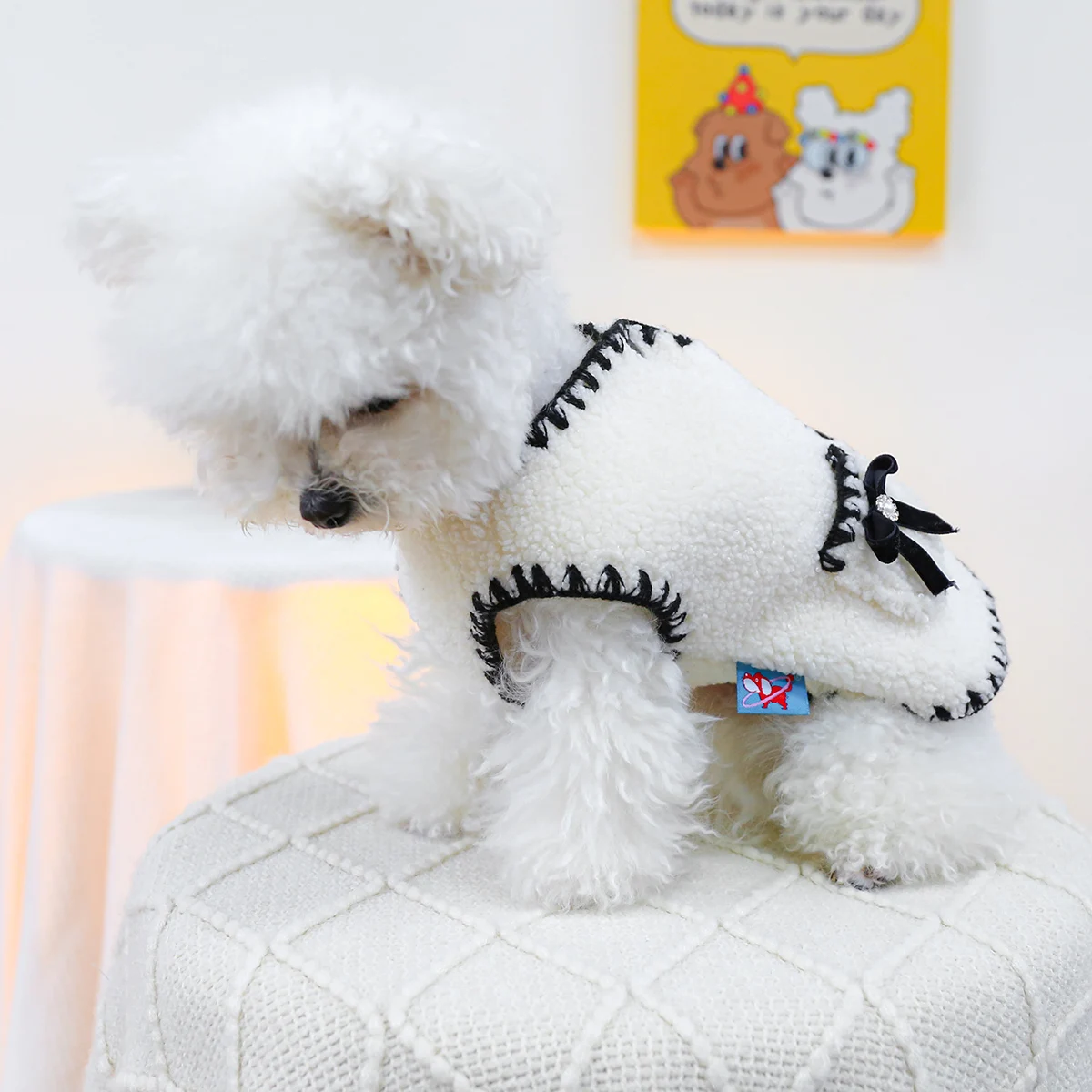 1PC pet clothing autumn and winter thick velvet black and white fragrant vest jacket suitable for small and medium-sized dogs