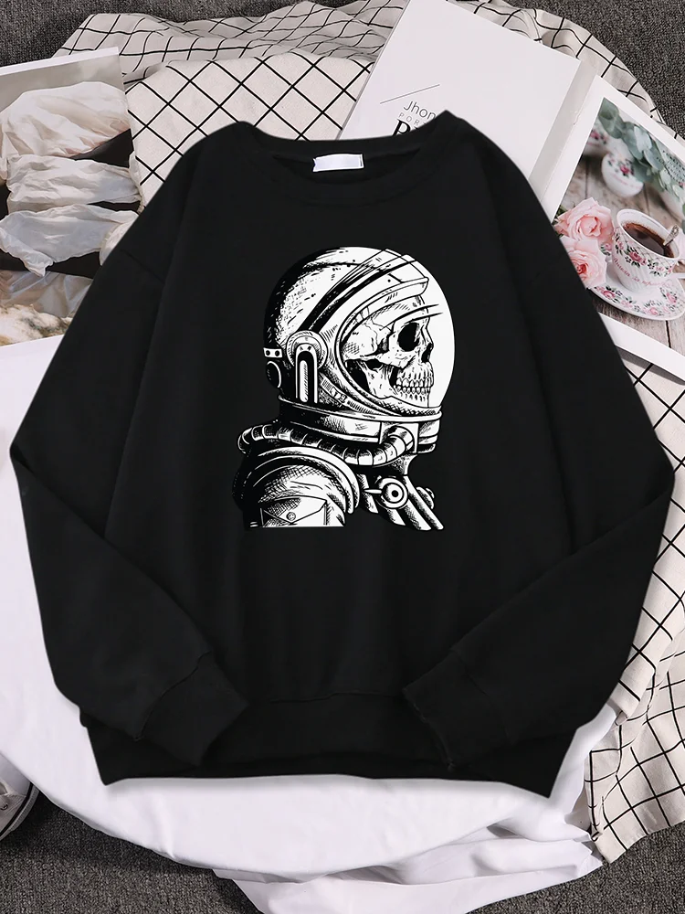 

Skull In An Astronaut Helmet Creativity Design Print Women Clothing Autumn Fleece Casual Sweatshirt Personality Soft Women Hoody