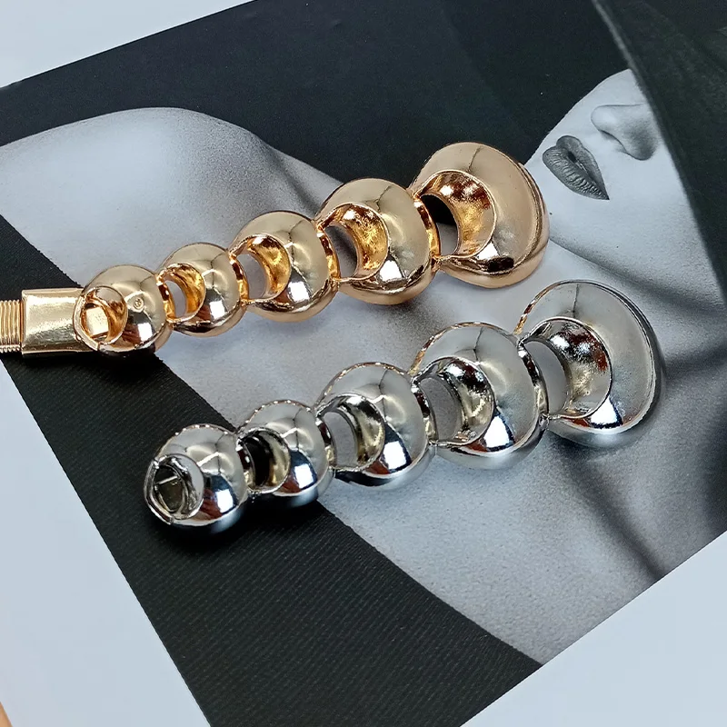 حار جديد المرأة المعادن الربيع الخصر سلسلة فاخرة فساتين راقية نقطة مشبك مطاطا حزام على شكل سلسلة صغيرة أنيقة حزام معدني للنساء