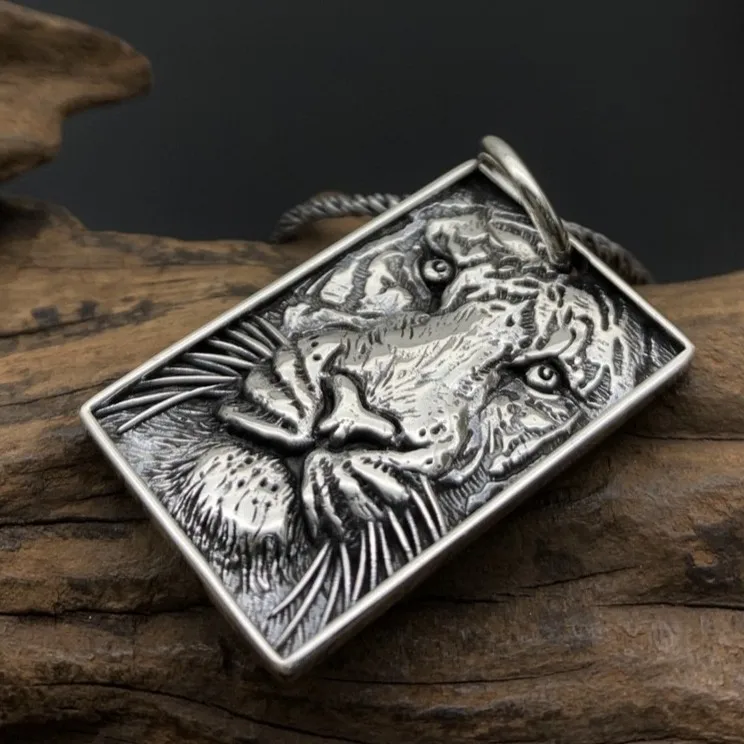 

Hipster hip hop sterling silver personality lion tag male Thai silver necklace domineering lion silver pendant