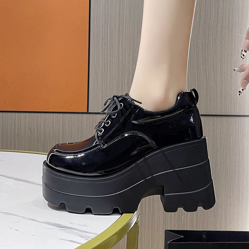 Women Shoes Ksa - Damskie czółenka na platformie, czarne, sznurowane,