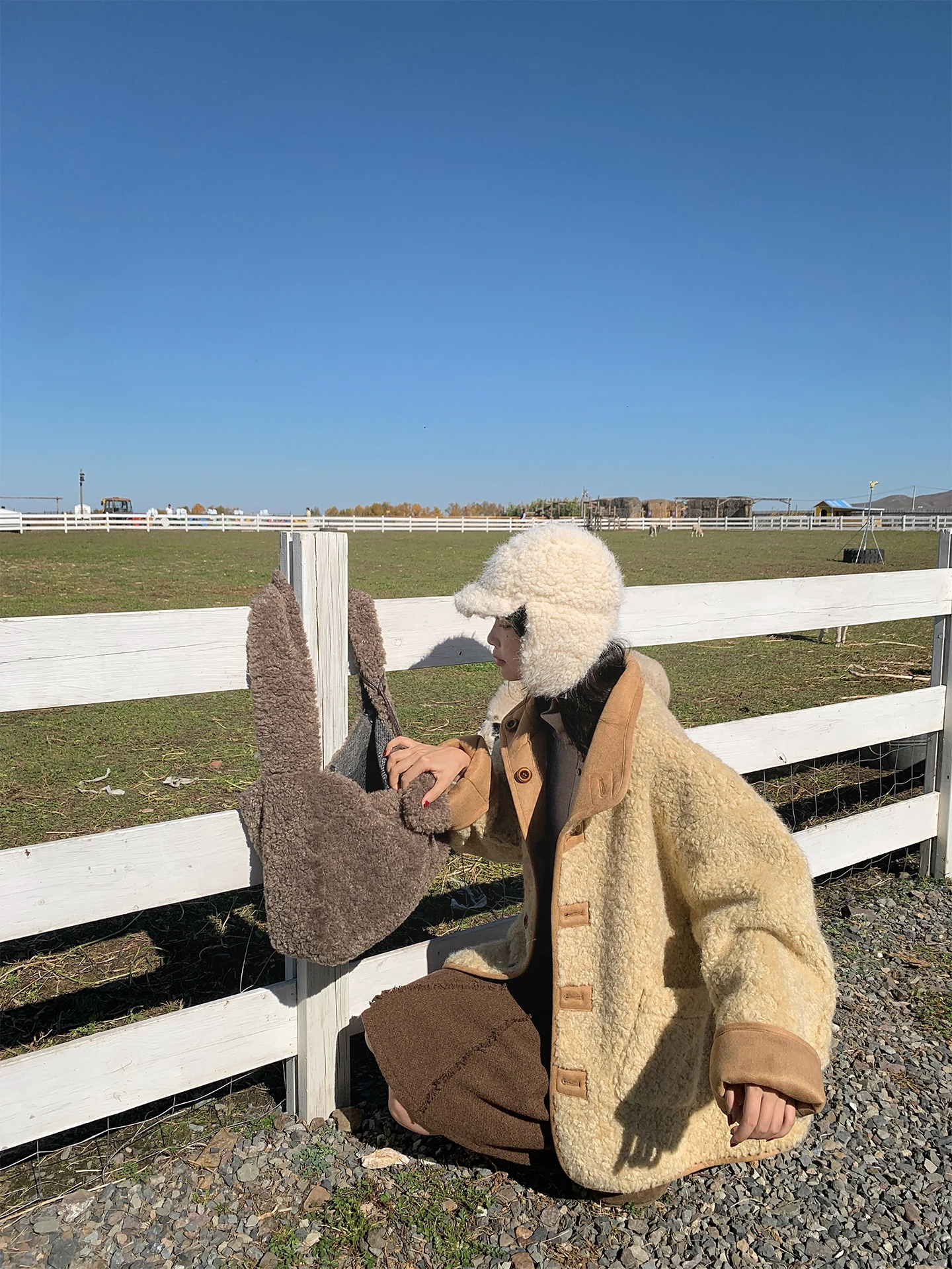 معطف فرو يمكن ارتداؤه على الوجهين للنساء، معطف شتوي كلاسيكي وصديق للبيئة مصنوع من الفرو والجلد المدبوغ