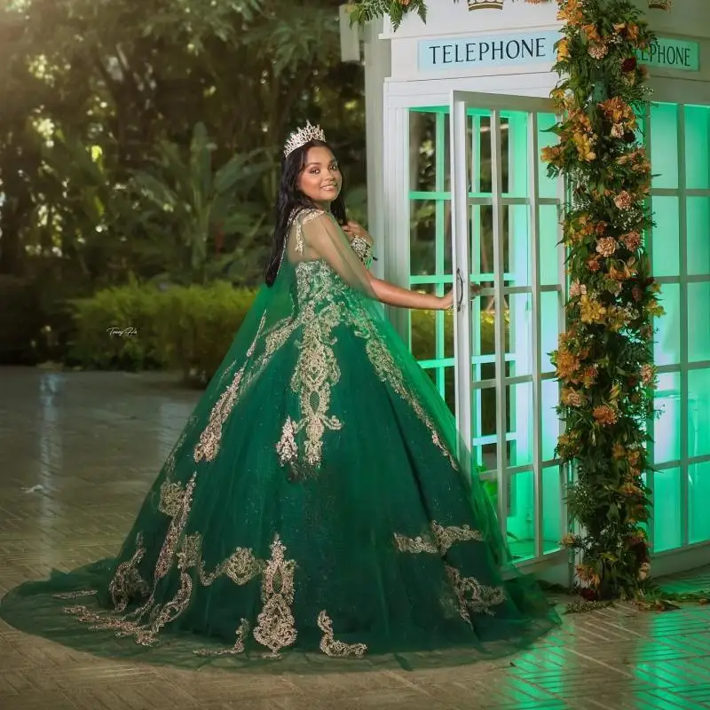 Impresionante vestido de baile de quinceañera, vestidos para niñas, escote Corazón, capa de tul, diamantes de imitación, apliques de rejilla, hecho a pedido