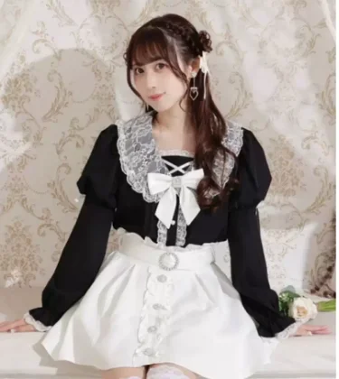 Japanese Autumn New Sweet Lace Cute Bow Long Sleeve Shirt Rhinestone Plaid Pleated Lolita Blouse Loose White Blouse Top Women