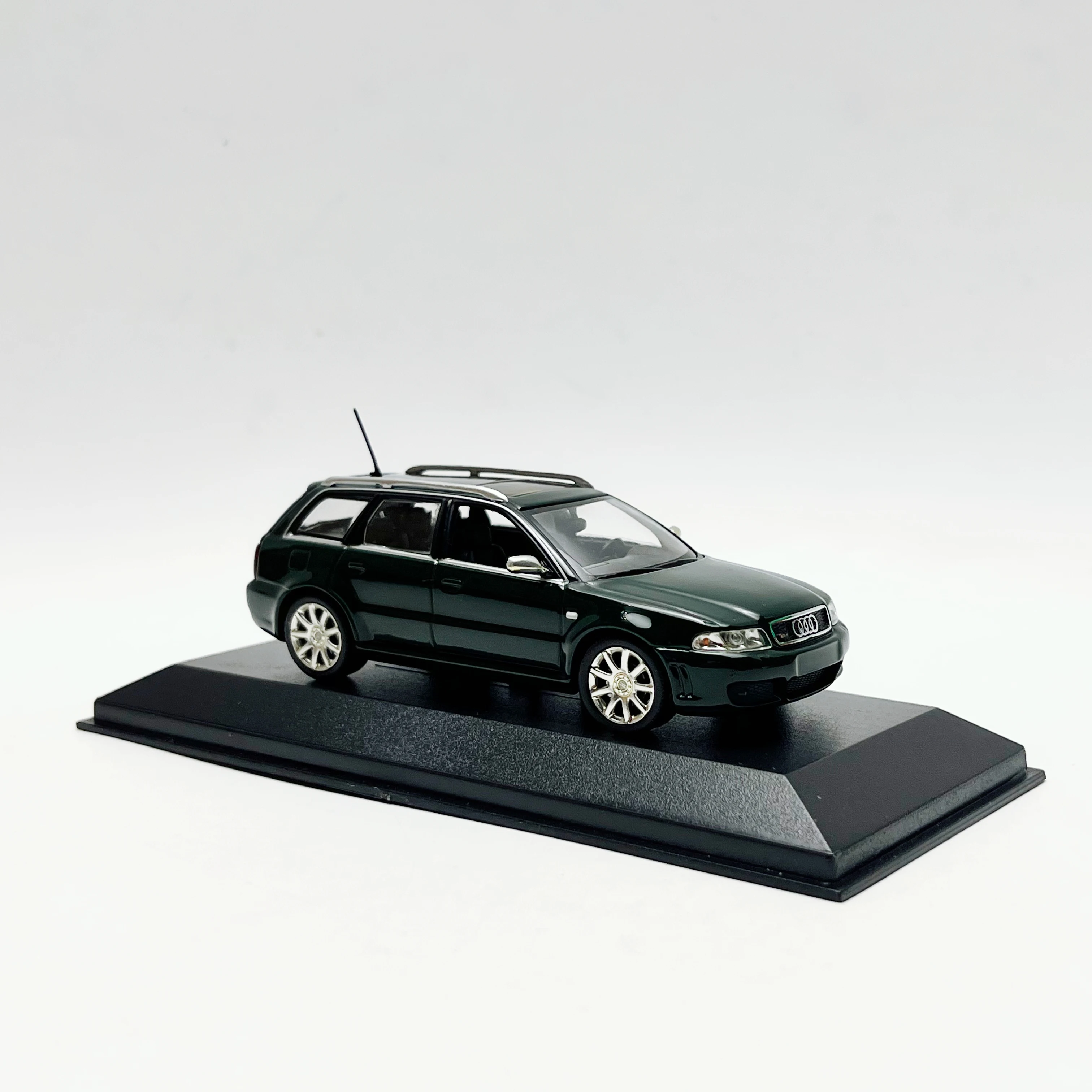 MINICHAMPS 1/43 Audi RS4 Alloy Car Model Green