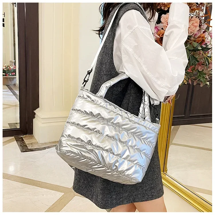 Modische Tragetasche, große Kapazität, mit Baumwolle gepolsterte Tasche, wasserdicht, tragbar, warmhaltende Handtasche, gesteppt, einfarbig, für Freizeit und Winter – Detail 19