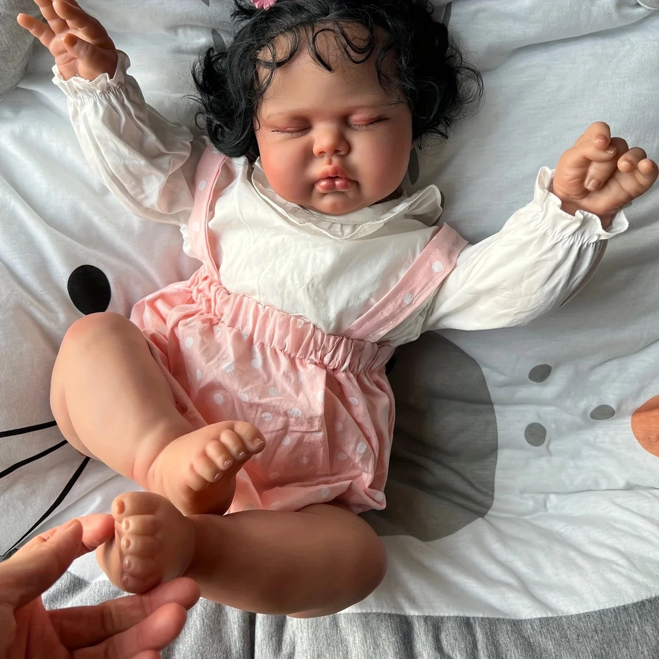 24/19 pulgadas dos tamaños pepinillos piel oscura en tela suave cuerpo realista bebé recién nacido niño en raíces a mano pelo abrazo niña muñeca bebé