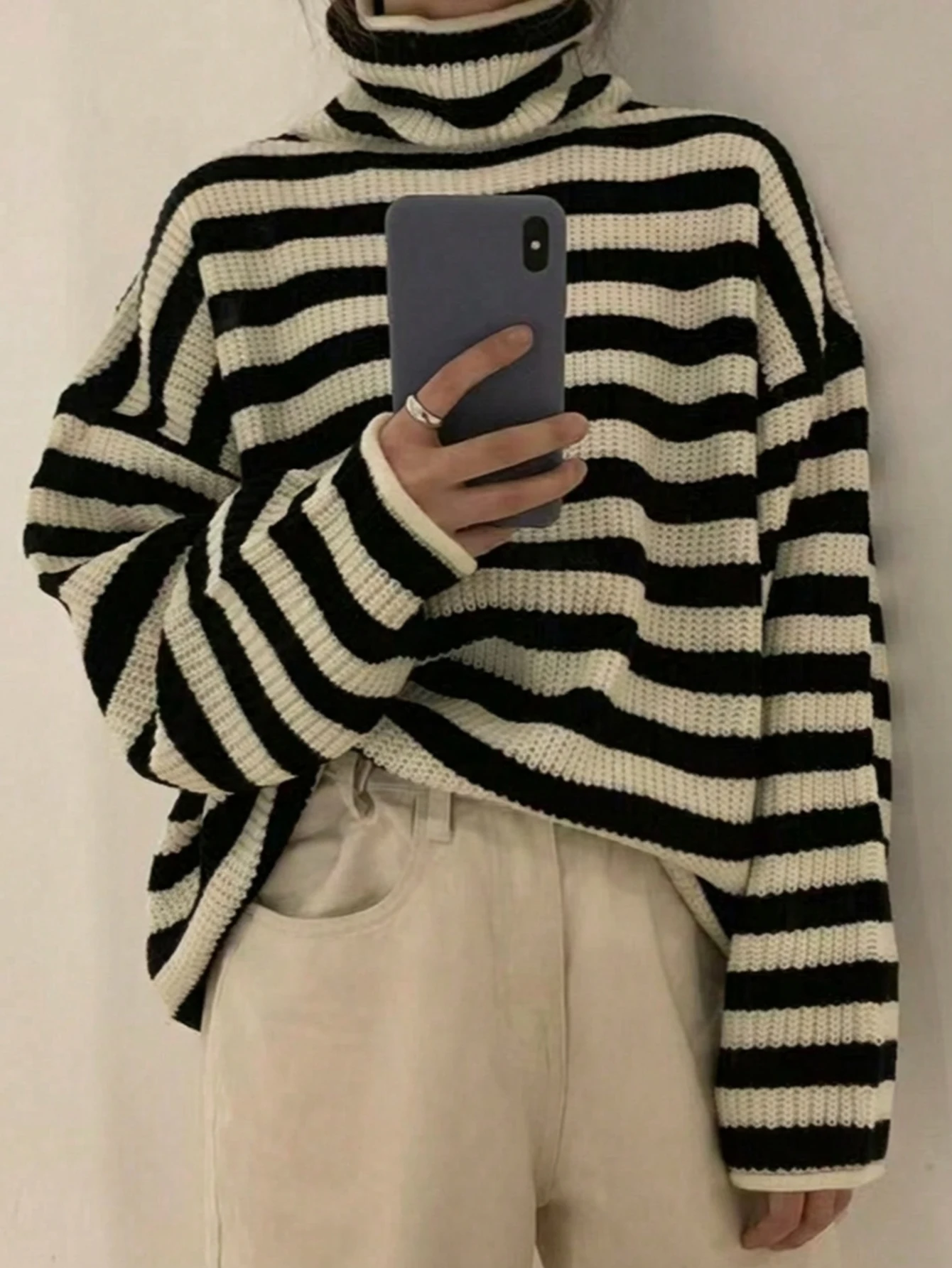 

Женский вязаный свитер оверсайз в полоску с высоким воротом, в уличном стиле для осени и зимы