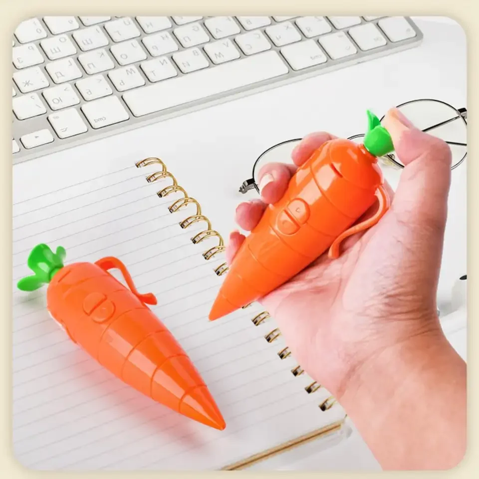 1 pièce Stylo enregistreur vocal en forme de carotte, stylo à bille, jouet d'écriture, cadeau fantaisie, appareil d'enregistrement pour l'étude des enfants, gadget de bureau créatif et amusant