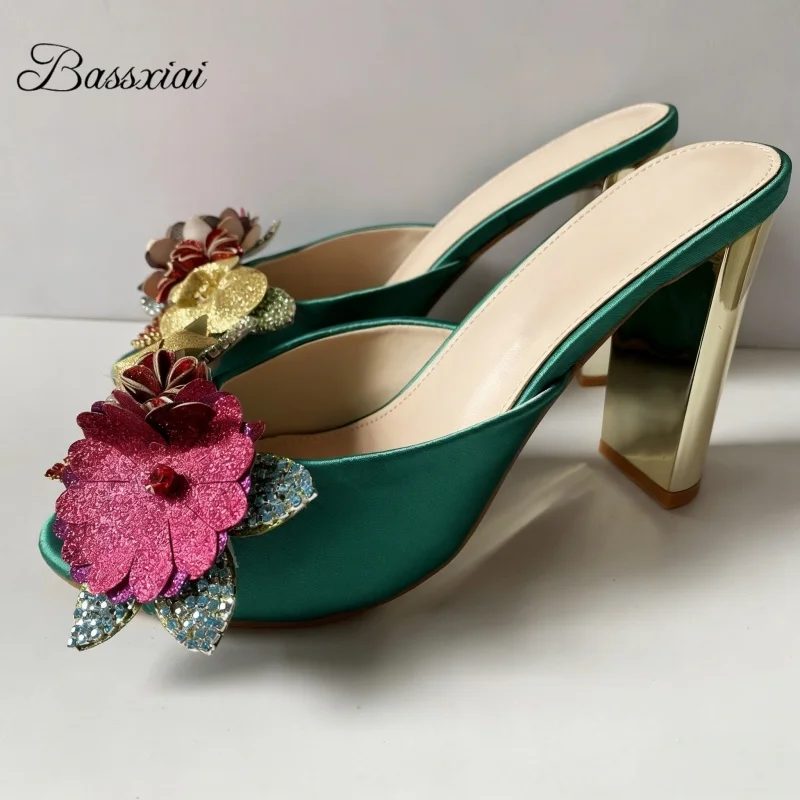 Bunte Pailletten-Kristallblumen-Outwear-Mules für Mädchen, grüne Seiden-Slingbacks, High-Heel-Sandalen für Damen, Sommer