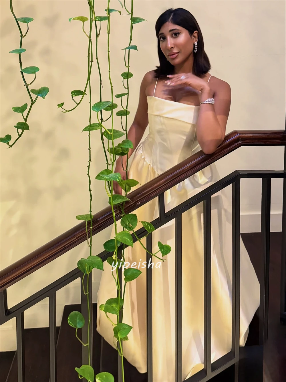 Moda personalizada elegante Charmeuse acanalada plisado A-line Spaghetti Strap vestidos largos vestidos para ocasiones a medida tamaños disponibles