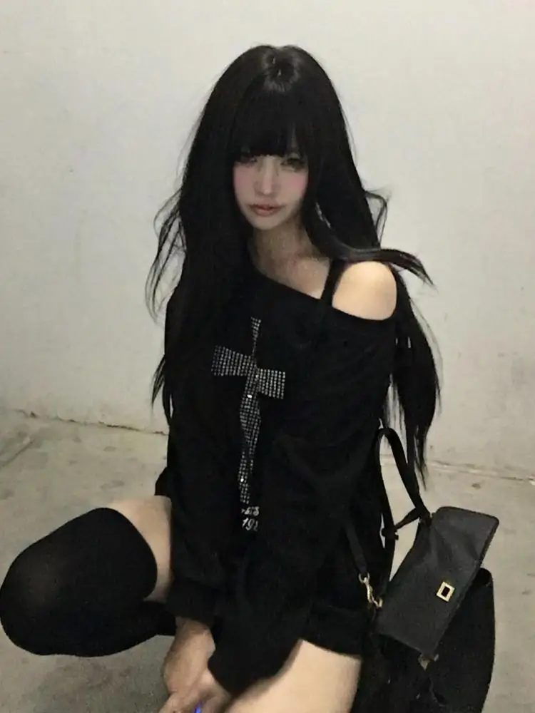 Рисунок 3 - Seeslim толстовки с рисунком на одно плечо и крестом